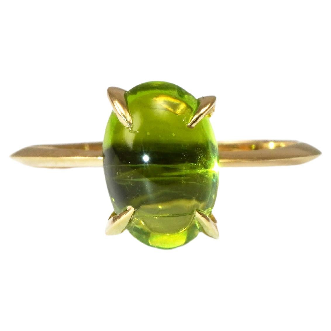 18 Kt Gold Ring with Peridot For Sale