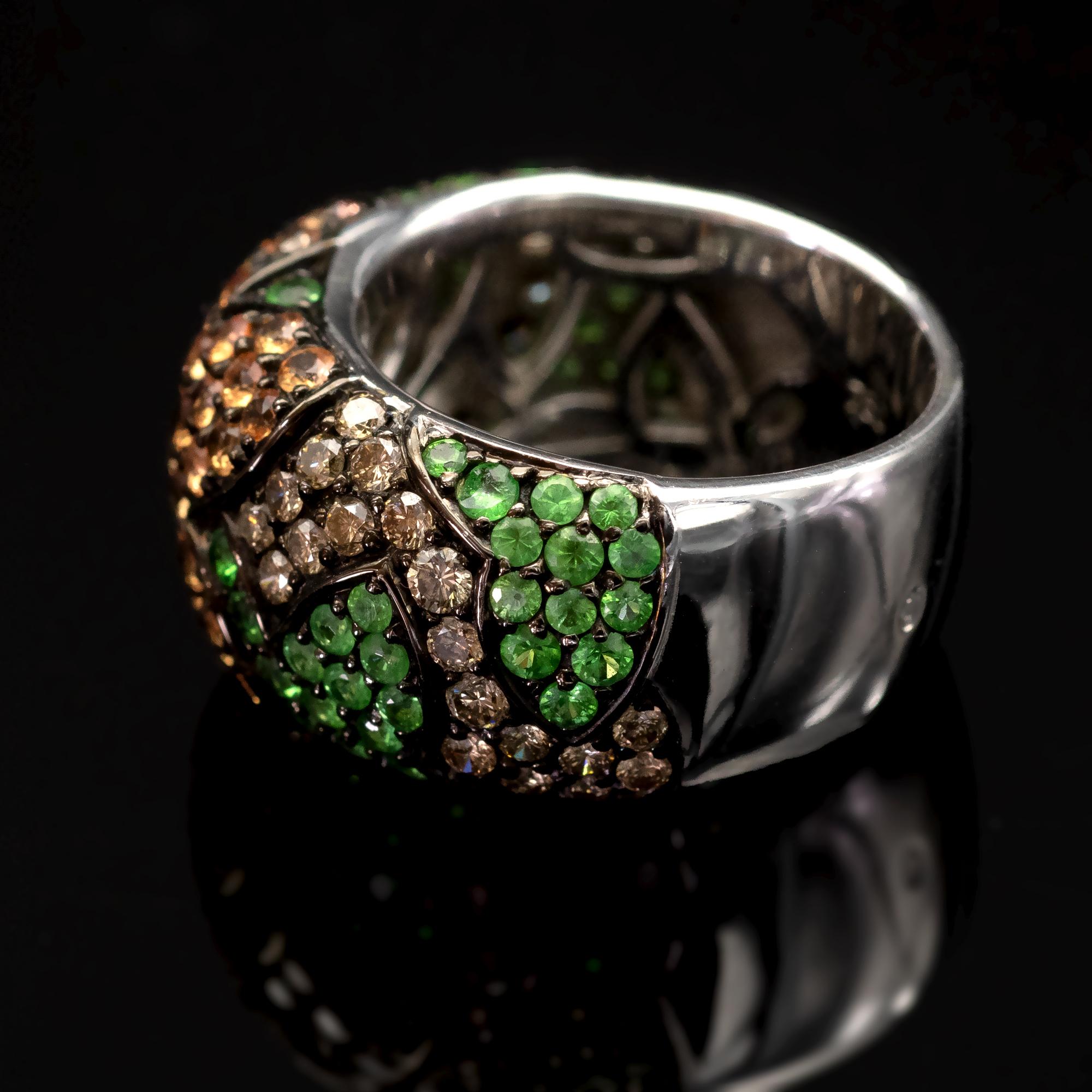 18 Karat Gold Tsavorite, Sapphire and Diamond Cocktail Band Ring In New Condition For Sale In Monte Carlo, MC