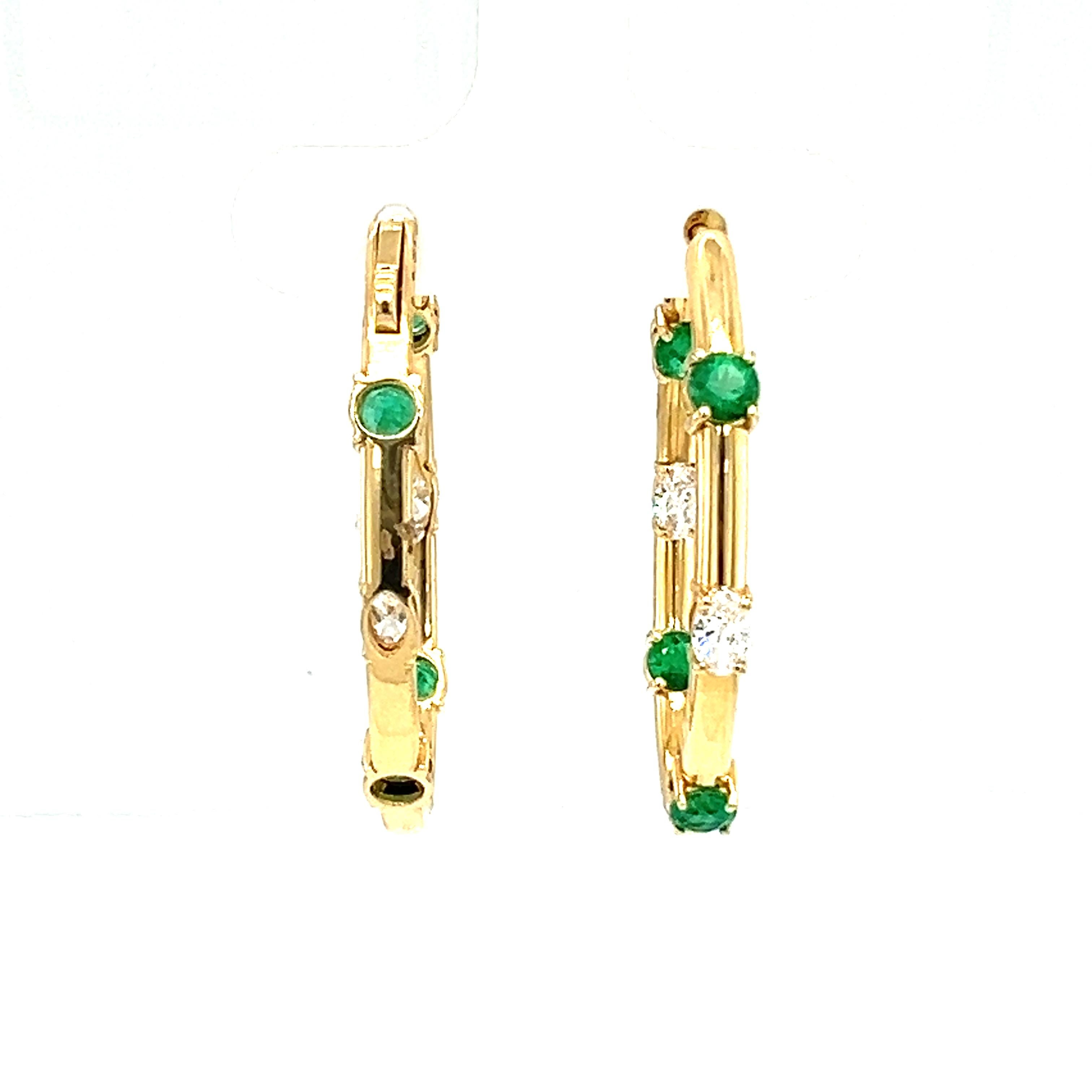 18-Kt natural Emerald with Diamond earring For Sale 2