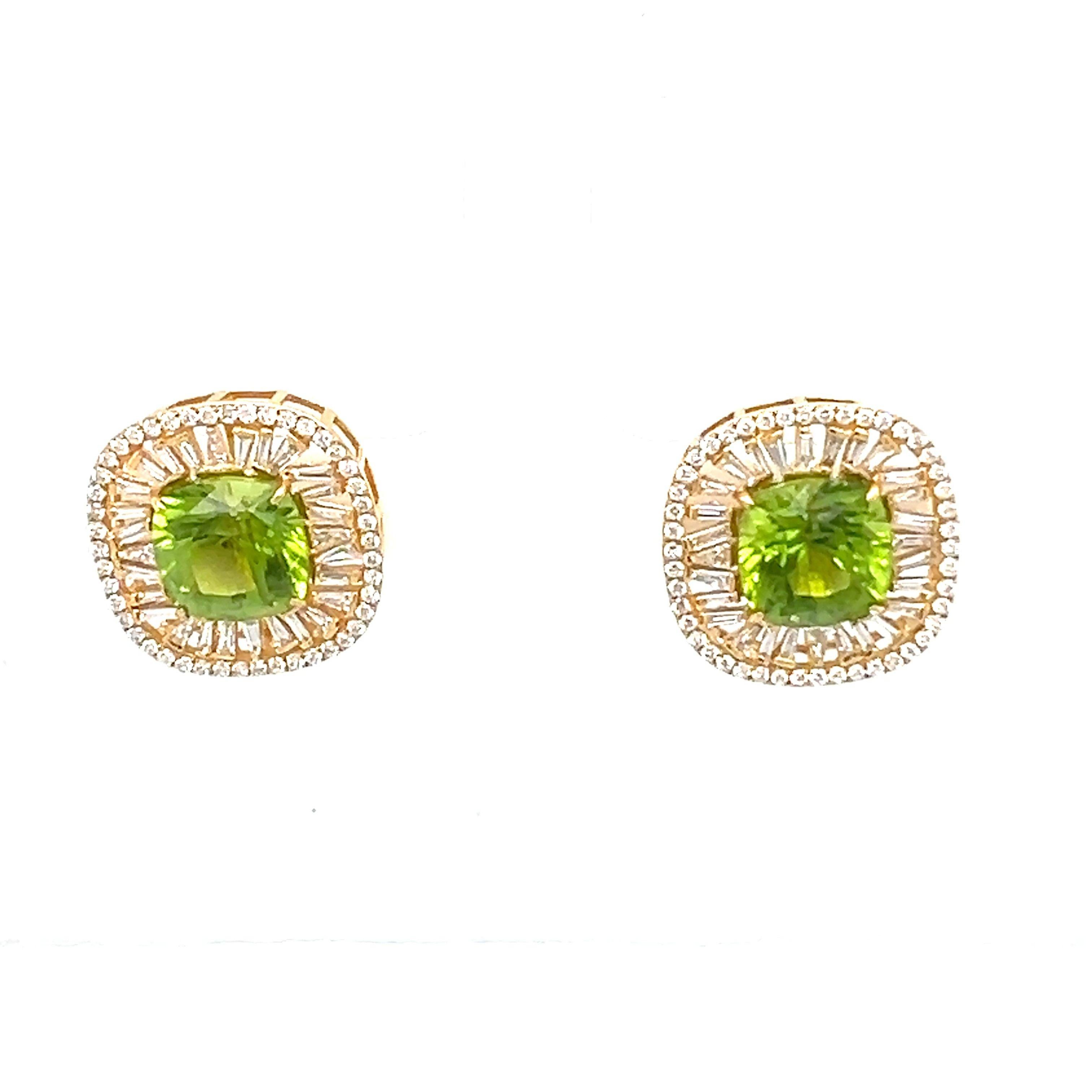 18-Kt natural Peridot with diamond studs  In New Condition For Sale In New York, NY