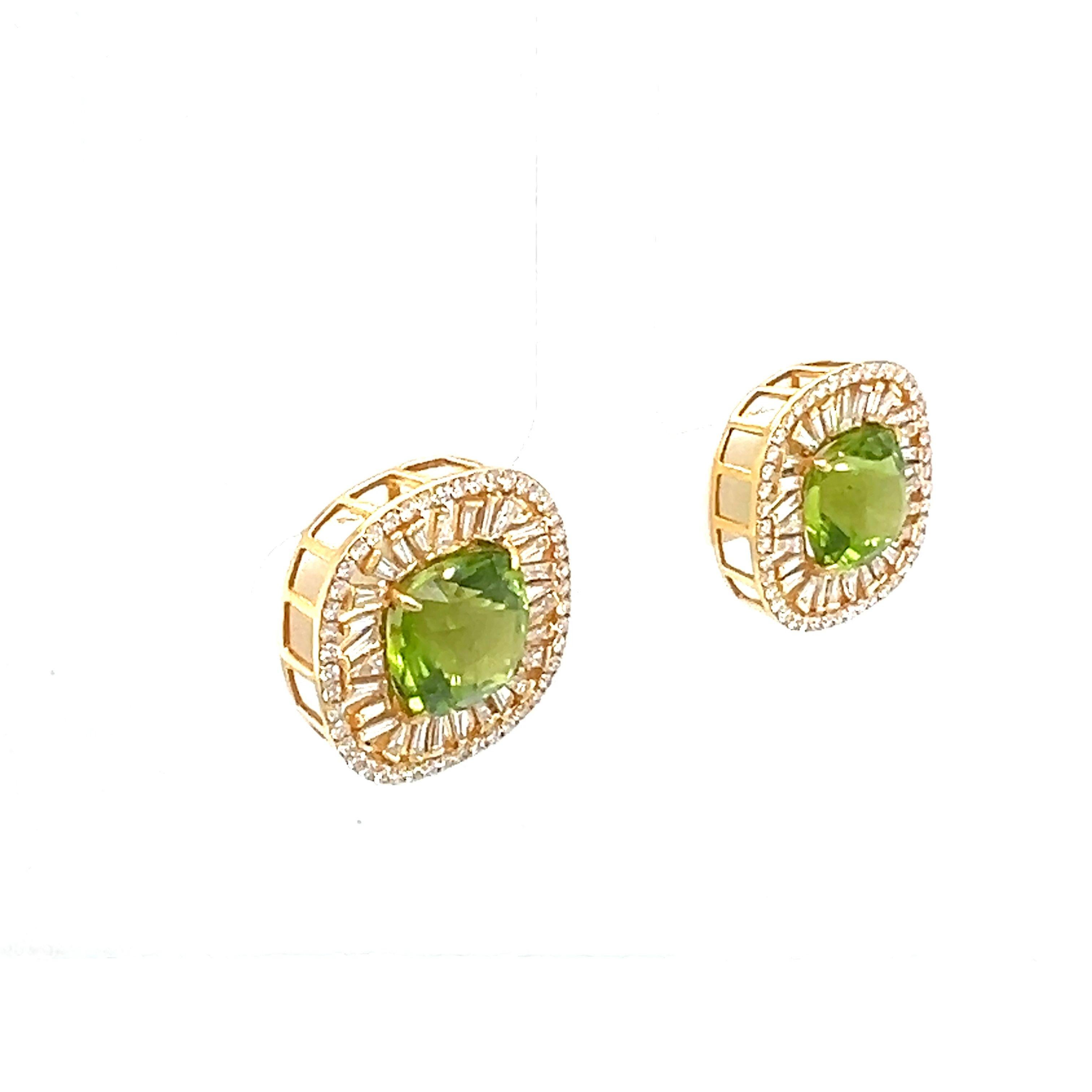 Women's 18-Kt natural Peridot with diamond studs  For Sale
