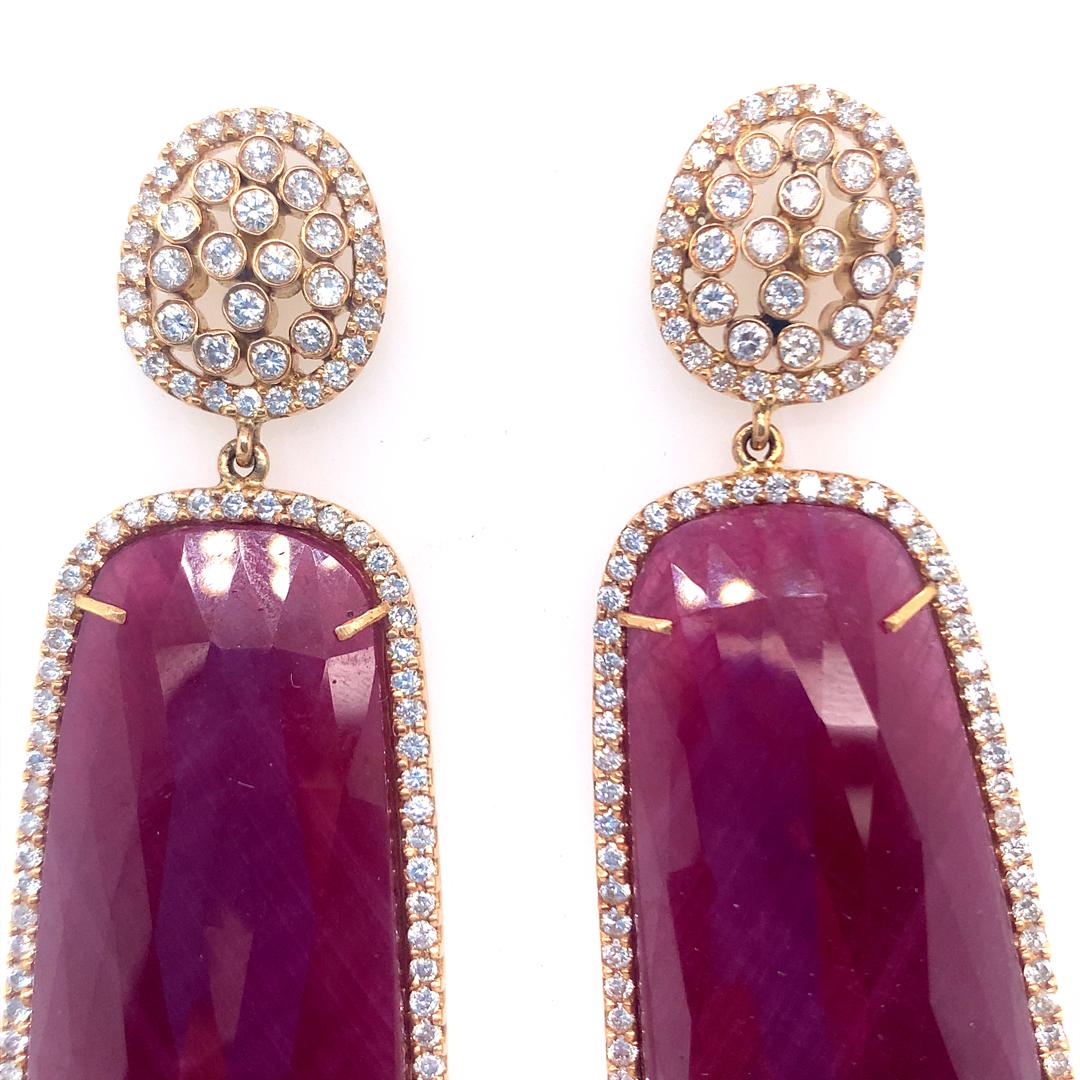 18 Kt Natural Ruby and Diamond Dangle earrings In New Condition For Sale In New York, NY