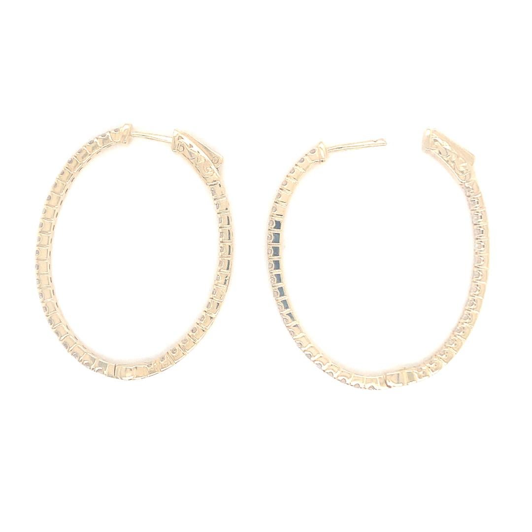 18-Kt Oval shaped 1.55 carat diamond hoop earrings For Sale 1