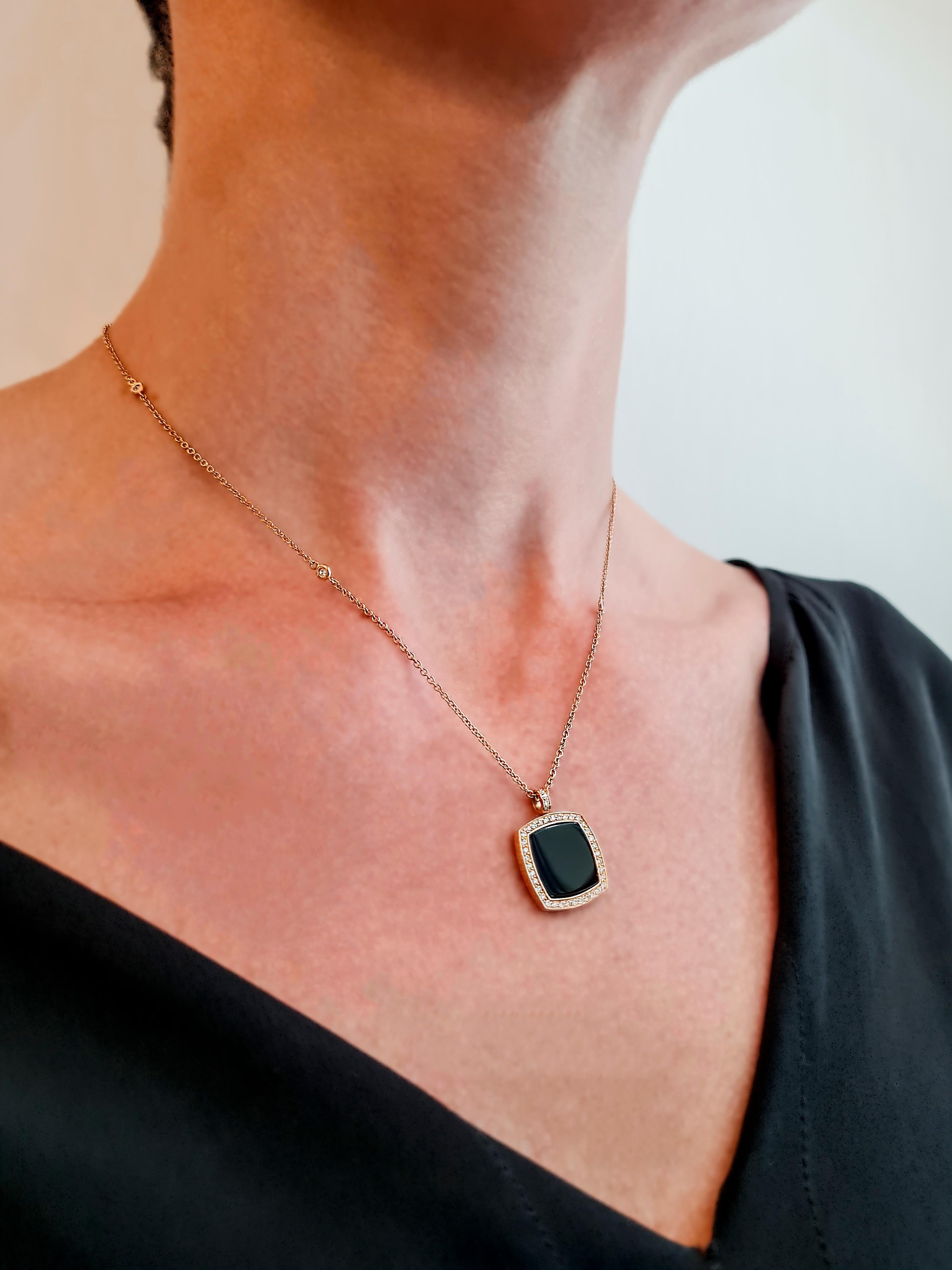 18 Kt Pink Gold, Diamonds and Onyx Pendant Necklace For Sale 3