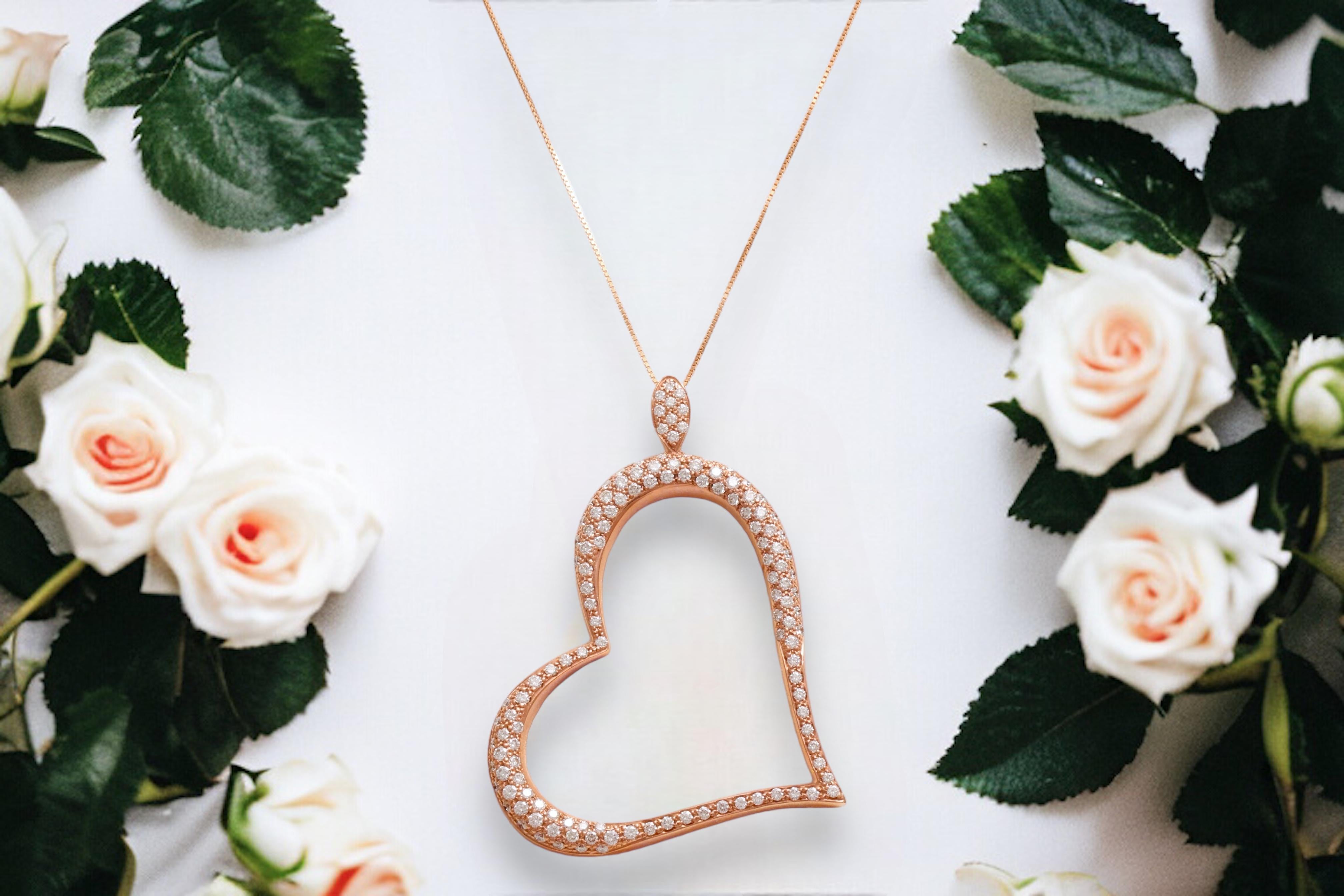 18 kt. Herzförmige Halskette aus Roségold mit 2,20 Karat Set. Diamanten im Angebot 2