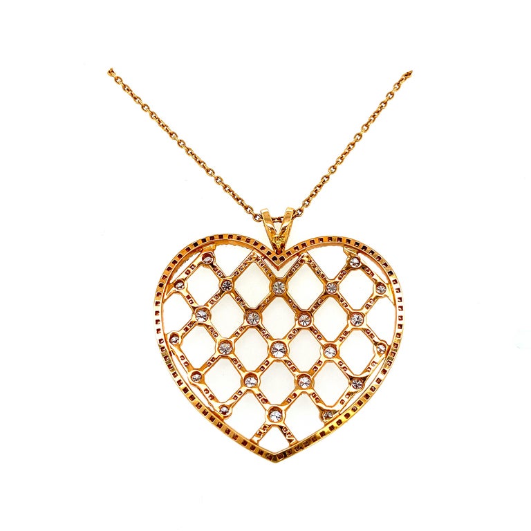 18kt Pink Gold Heartshaped Necklace, Pendant Set With 2.30ct Diamonds For Sale at 1stDibs