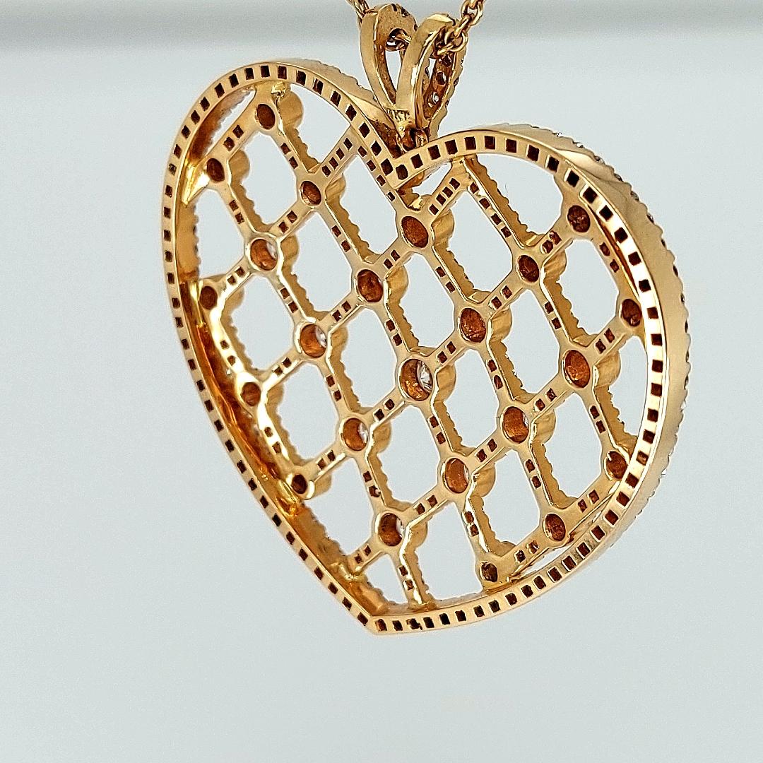 18kt Pink Gold Heartshaped Necklace, Pendant Set With 2.30ct Diamonds In New Condition For Sale In Antwerp, BE