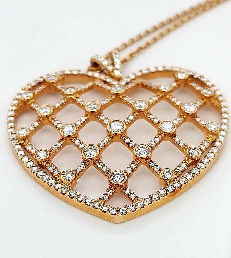 Women's 18kt Pink Gold Heartshaped Necklace, Pendant Set With 2.30ct Diamonds For Sale