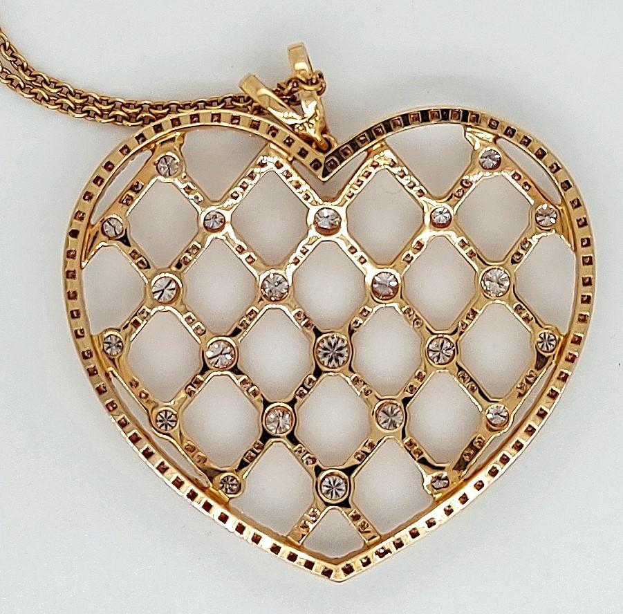 18kt Pink Gold Heartshaped Necklace, Pendant Set With 2.30ct Diamonds For Sale 1