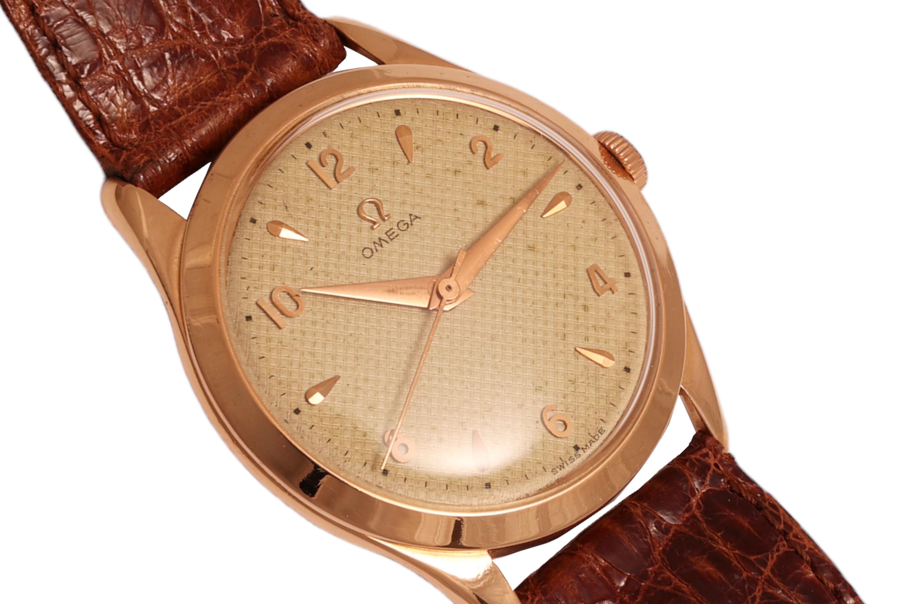 Lovely 18 kt. Pink Gold Omega Honeycomb Ref 2624, Manual Winding

Reference number: 2624

Movement: Manual winding

Case: 18 kt. Rose gold, Diameter 35.5 mm thickness 10.6 mm, 

Dial: Honeycomb dial with gold Arabic numerals and markers, 

Strap: