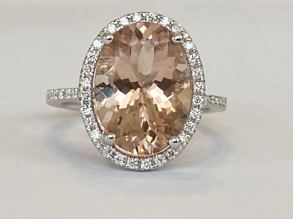 Offered in excellent condition: exclusive handmade rose gold ring with an oval cut morganite of 4.92 ct. AAA quality. The stone is surrounded by an entourage of 48 brilliant cut diamonds, 0.28 ct in total, quality F/G/VVS/VS. ALGT certificate is