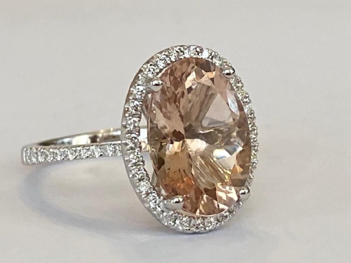 Oval Cut 18 kt. Pink gold   Ring with  4.92 ct Morganite and Diamonds For Sale