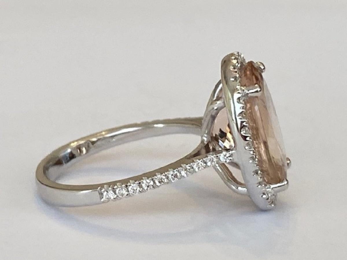 18 kt. Pink gold   Ring with  4.92 ct Morganite and Diamonds In New Condition For Sale In AMSTERDAM, NL