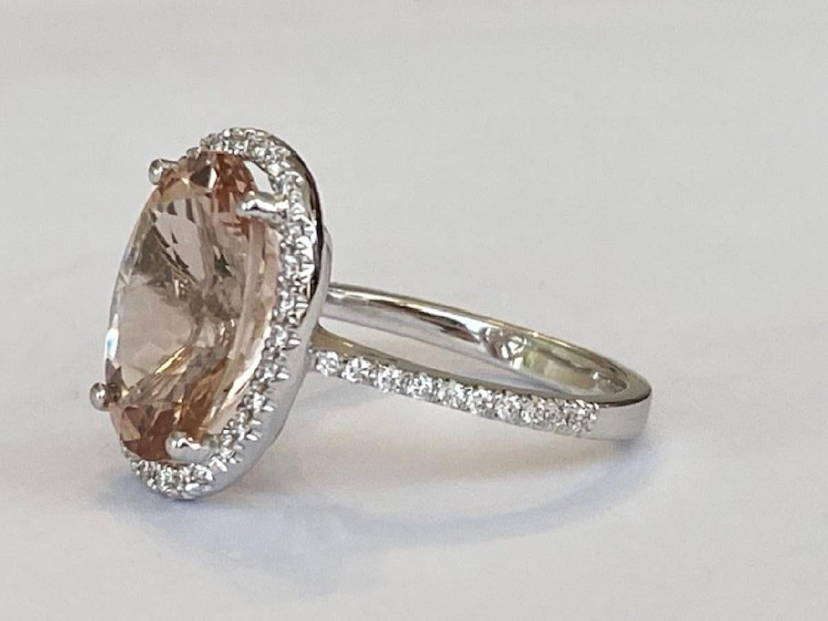Women's 18 kt. Pink gold   Ring with  4.92 ct Morganite and Diamonds For Sale