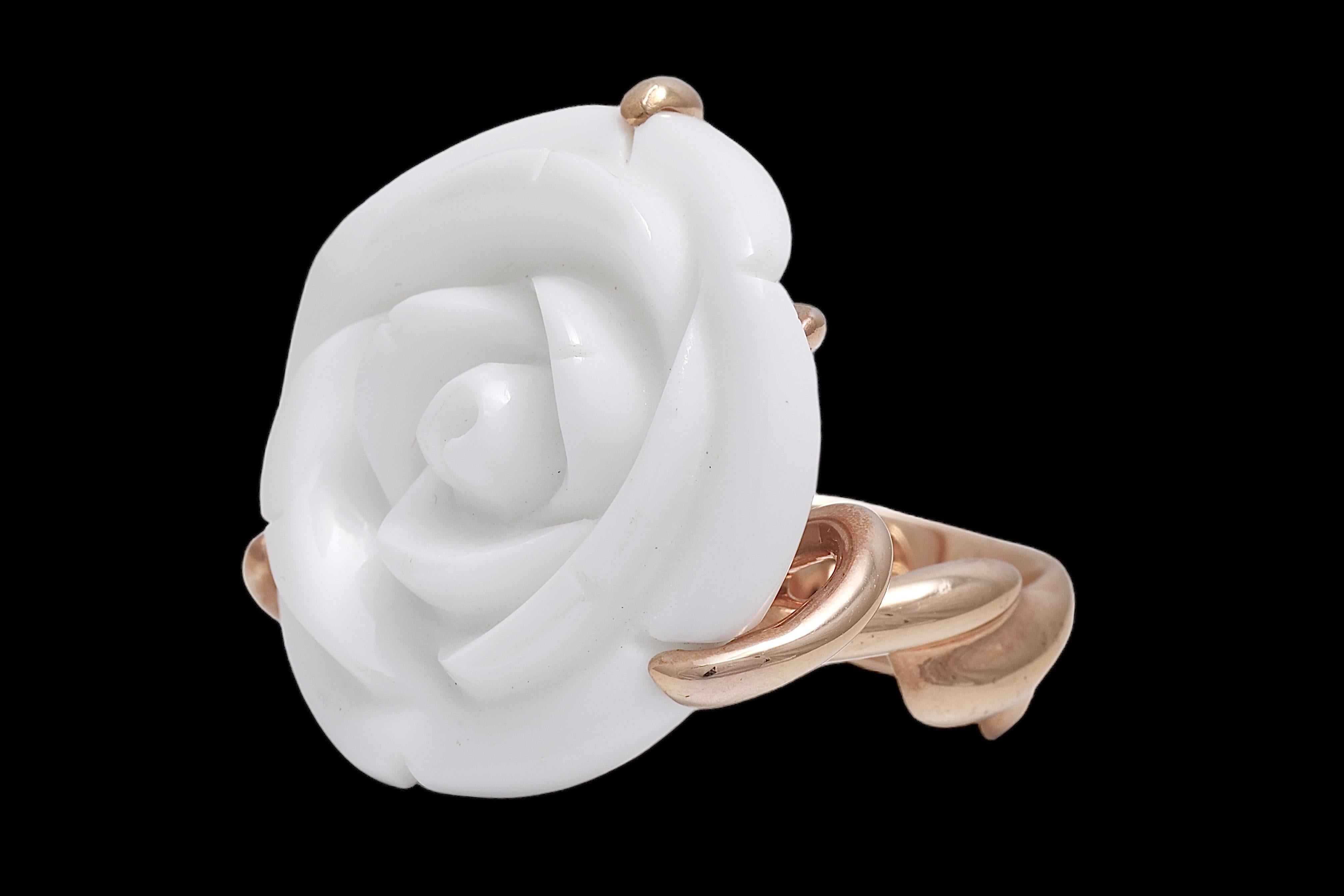 Magnificent 18 kt. Pink Gold Ring with Big White Agate Flower Cut Stone.

Agate: White flower cut agate stone, diameter 30.1 mm 

Material: 18 kt. Pink gold

Ring size : 53 EU /  6.5 US ( Can be resized for free) 

Total Weight : 24.4g / 0.860 oz /