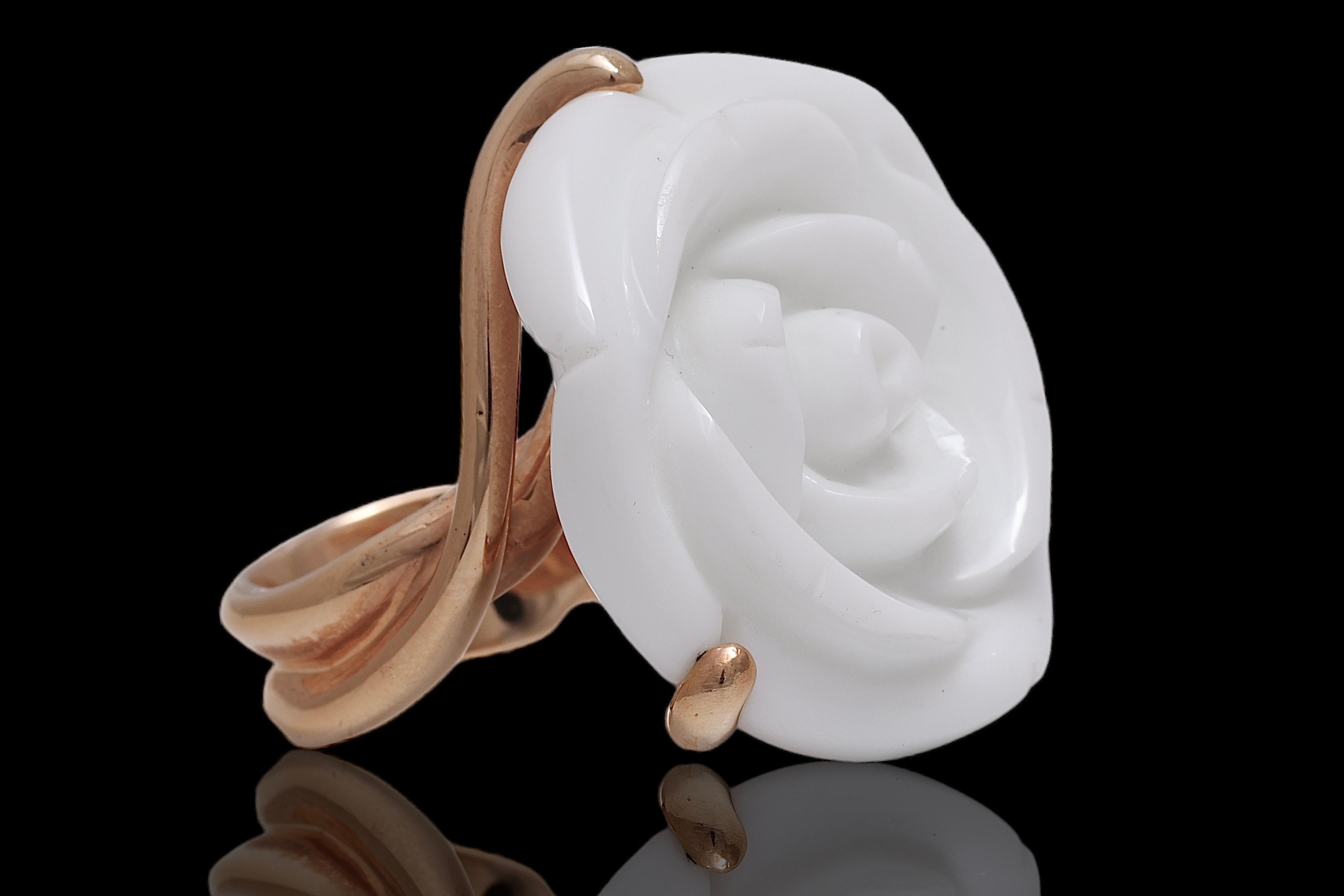 Rose Cut 18 kt. Pink Gold Ring with Big White Agate Flower Cut Stone For Sale