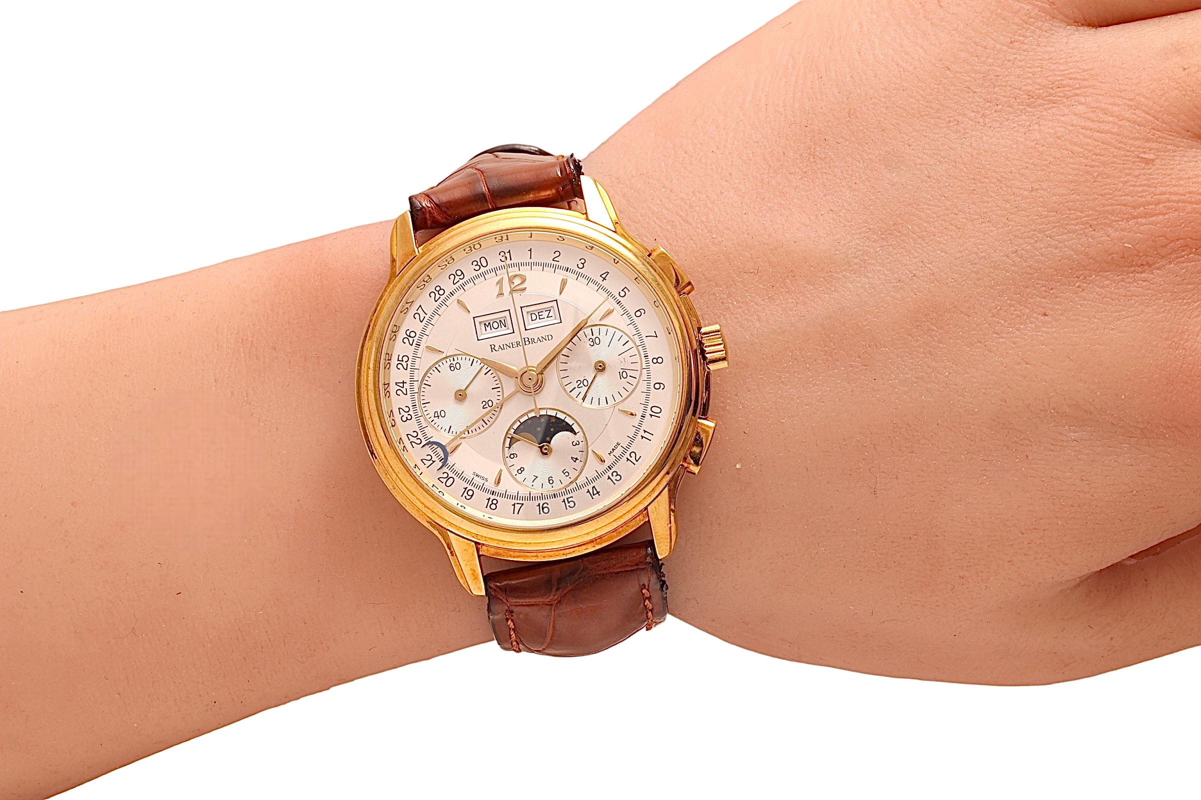 Montre-bracelet de collection 18 carats Rainer Brand Triple Date Moonphase chronographe  en vente 7