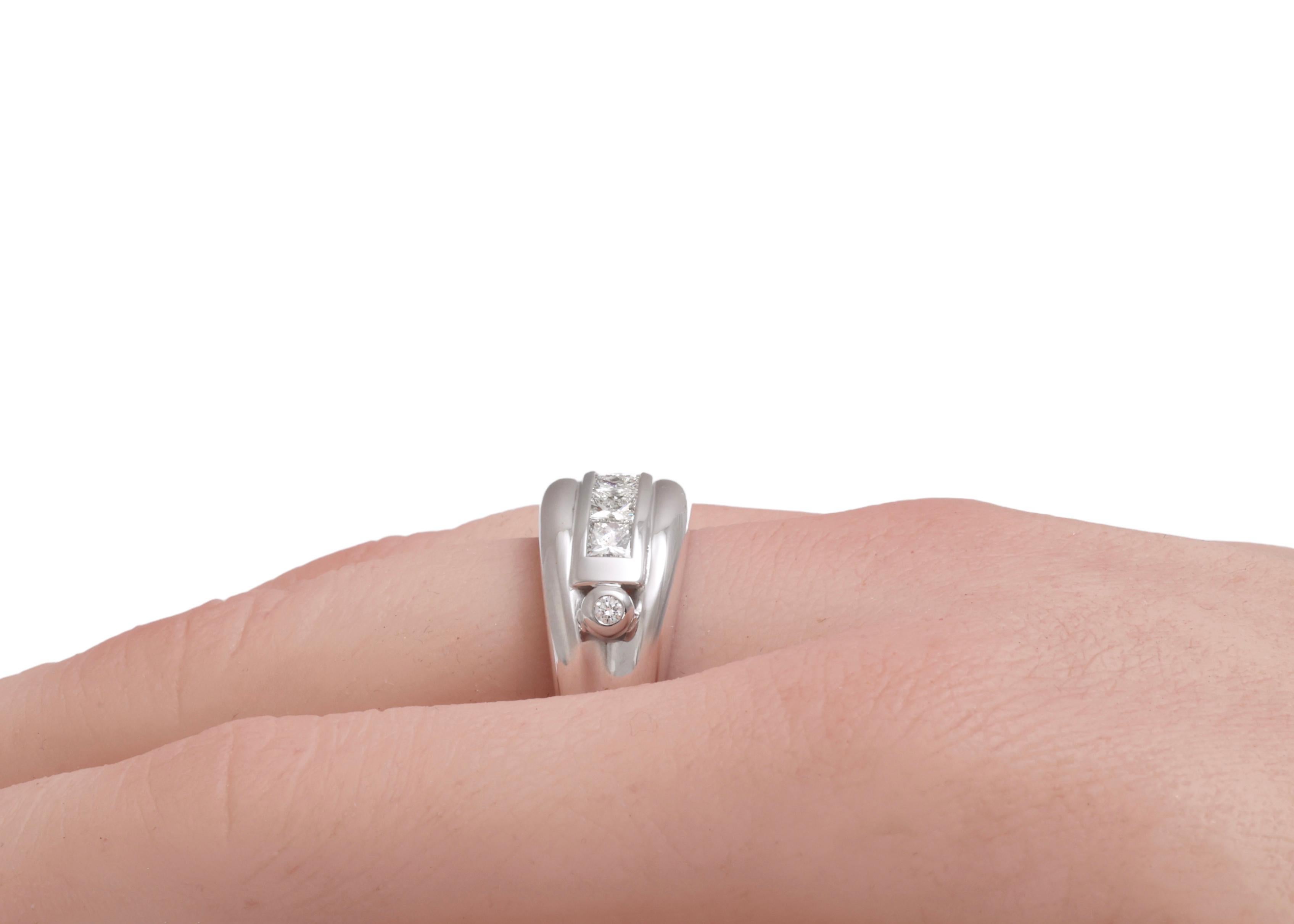 18 kt. Ring With 1.25 ct. Princess Cut Diamonds & Brilliant Cut Diamonds For Sale 6