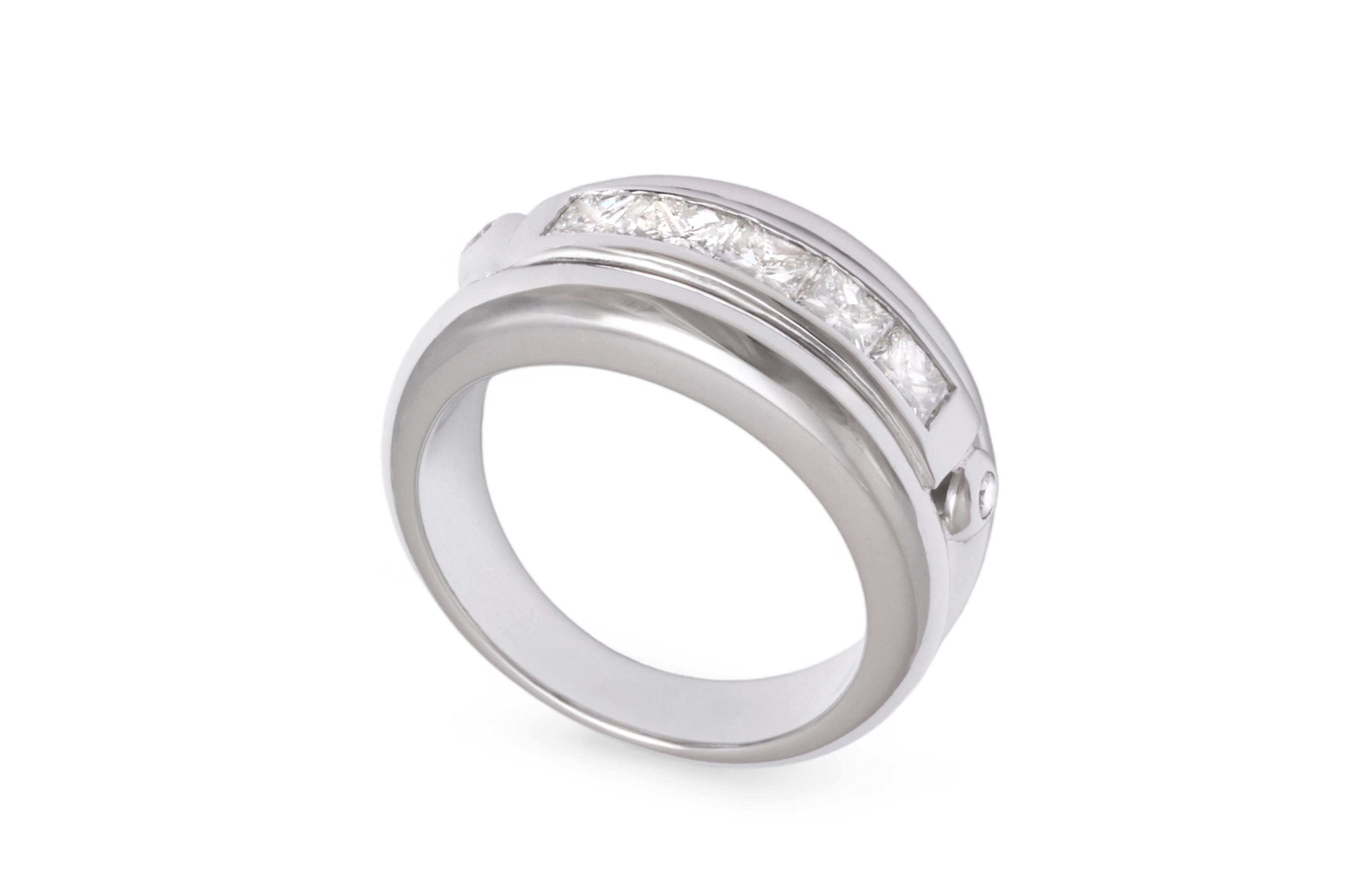 Modern 18 kt. Ring With 1.25 ct. Princess Cut Diamonds & Brilliant Cut Diamonds For Sale