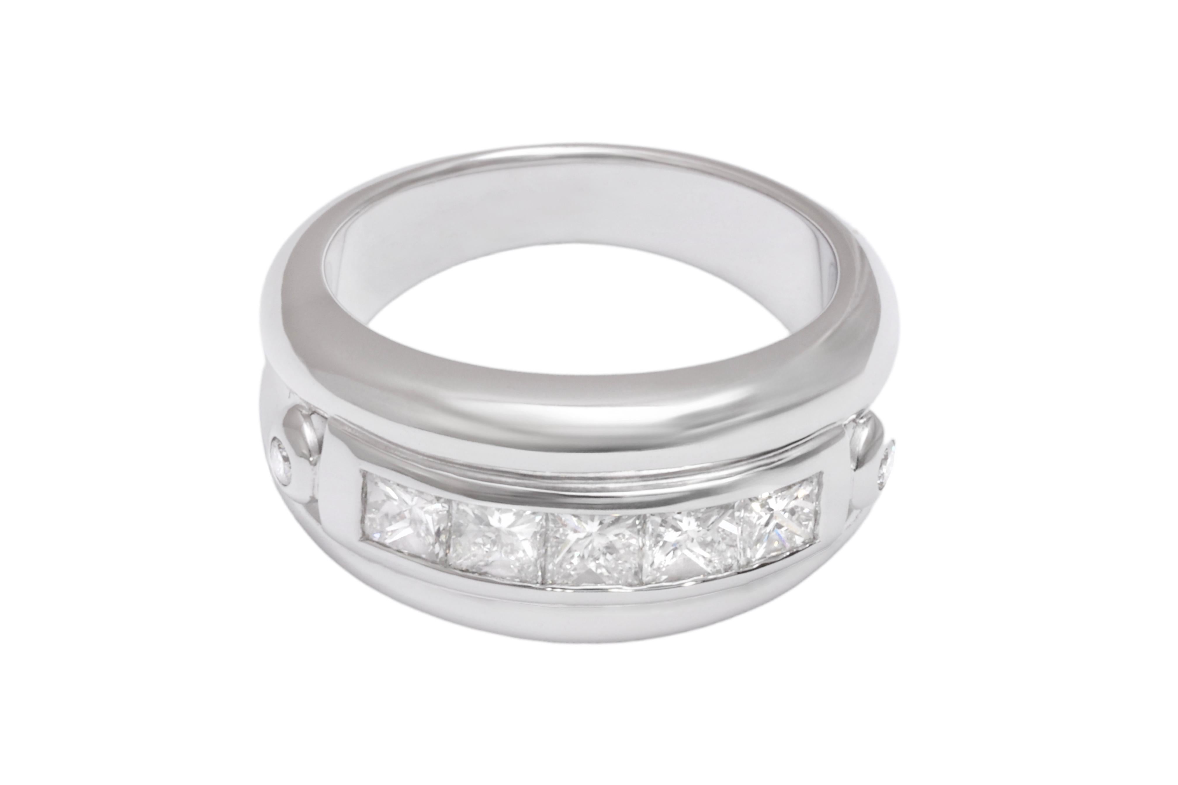18 kt. Ring With 1.25 ct. Princess Cut Diamonds & Brilliant Cut Diamonds In New Condition For Sale In Antwerp, BE