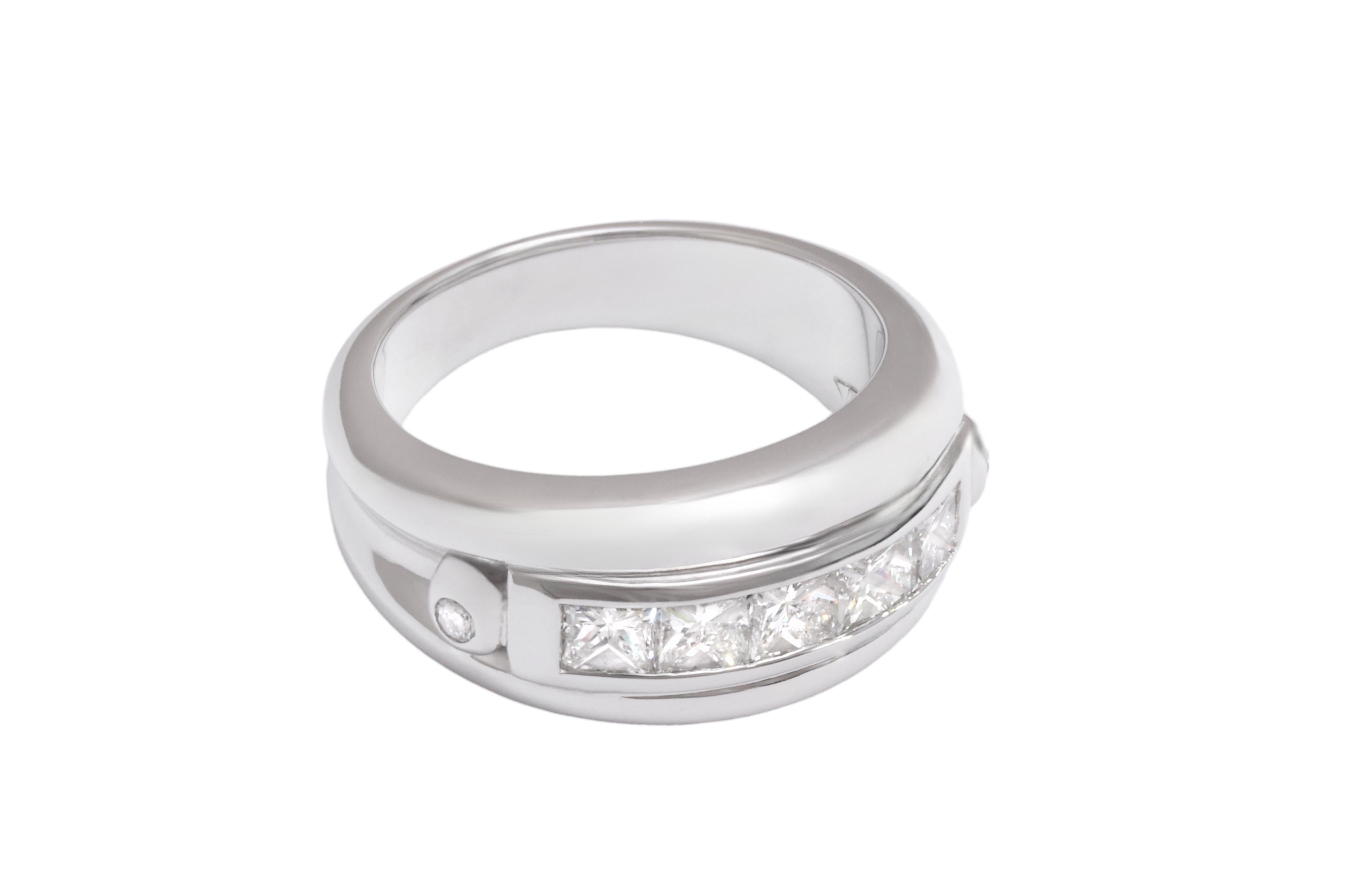 Women's or Men's 18 kt. Ring With 1.25 ct. Princess Cut Diamonds & Brilliant Cut Diamonds For Sale