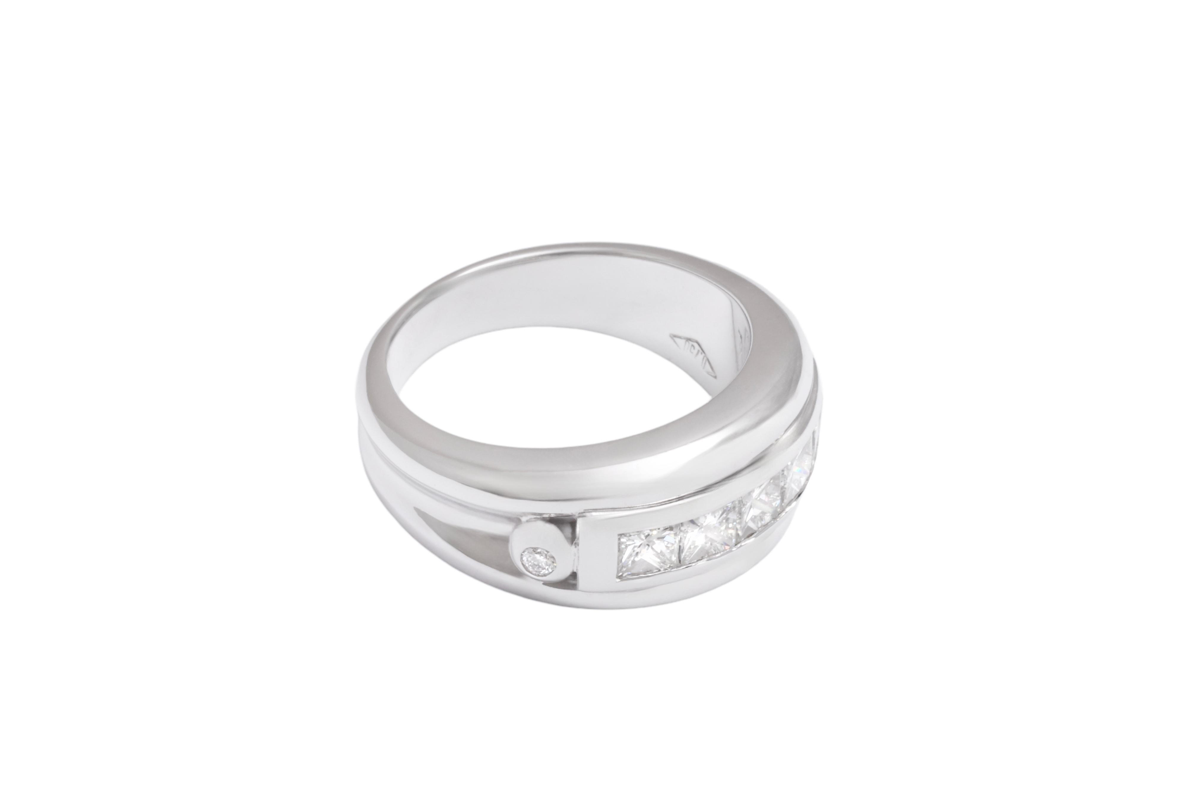 18 kt. Ring With 1.25 ct. Princess Cut Diamonds & Brilliant Cut Diamonds For Sale 1