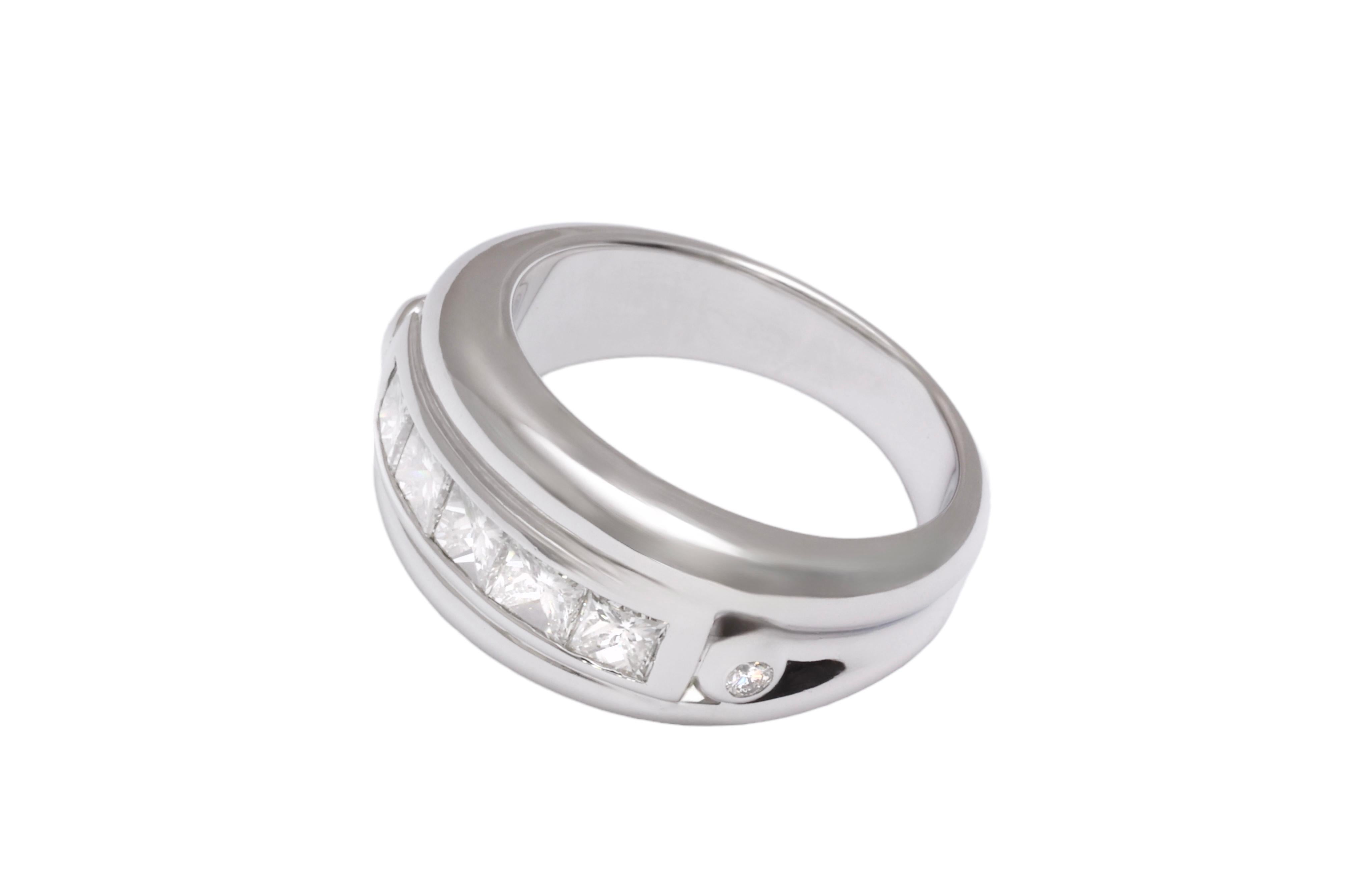18 kt. Ring With 1.25 ct. Princess Cut Diamonds & Brilliant Cut Diamonds For Sale 2
