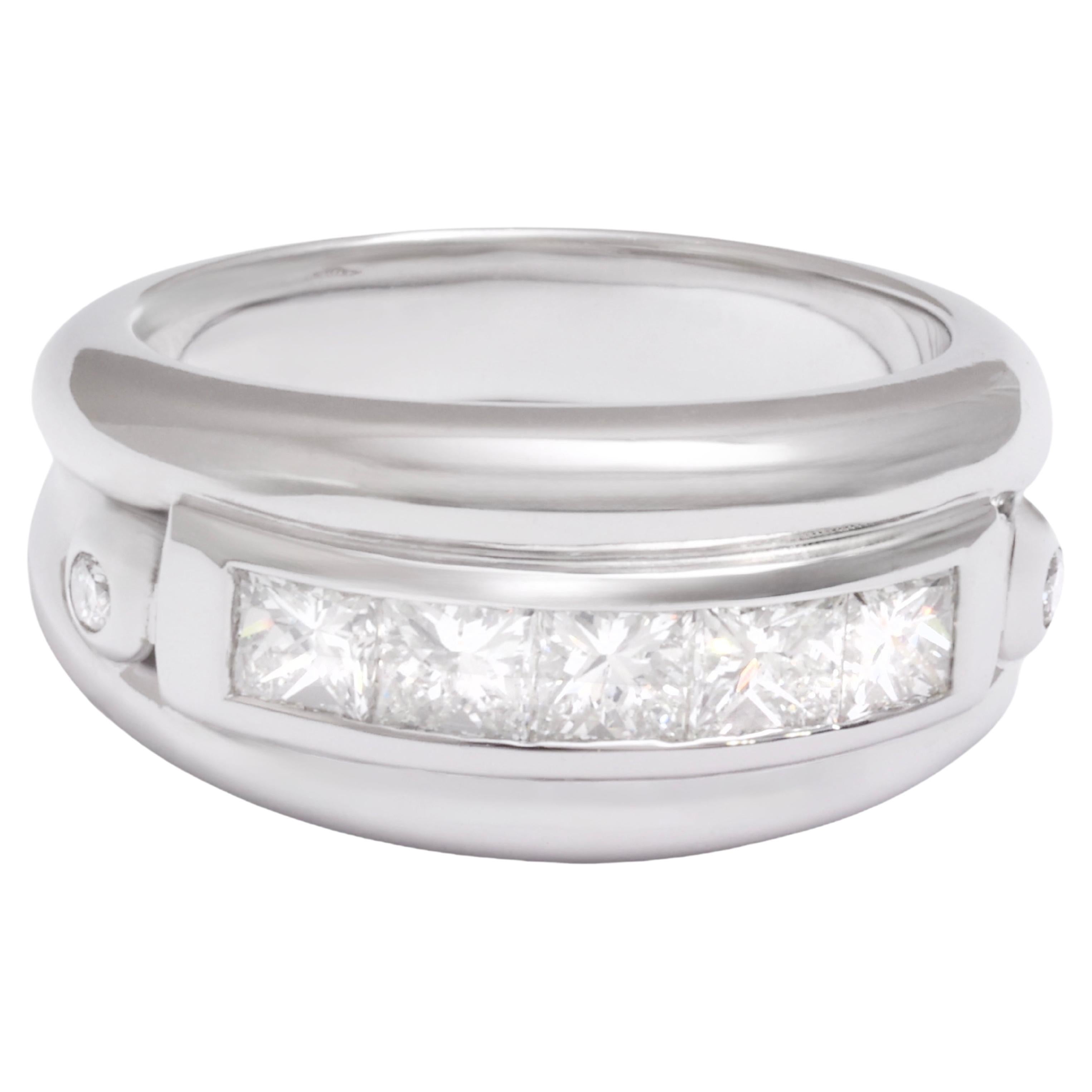 18 kt. Ring With 1.25 ct. Princess Cut Diamonds & Brilliant Cut Diamonds