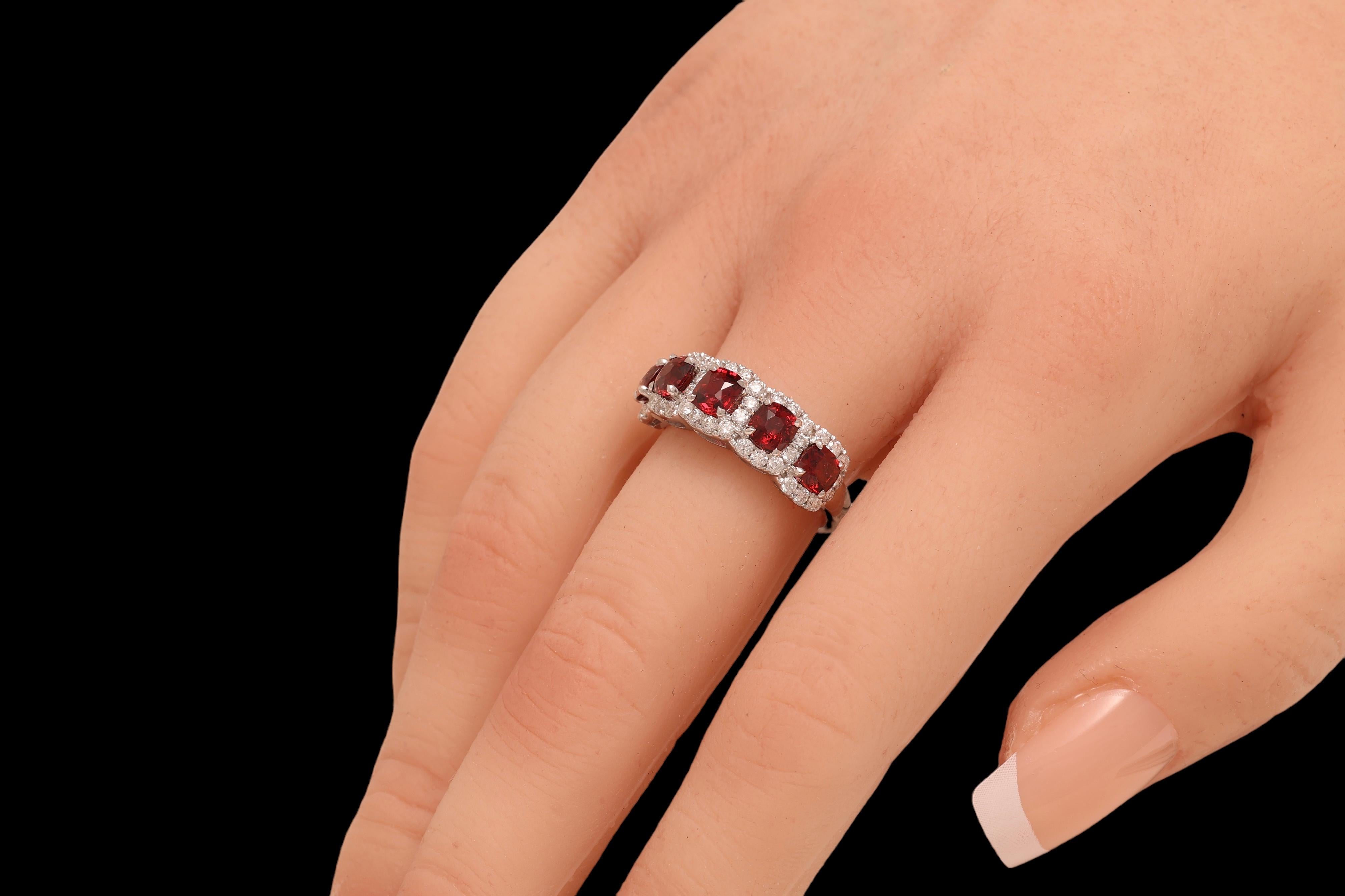 18 kt. Ring mit 5 burmesischen natürlichen NH-Spinell-Edelsteinen im Brillantschliff und Diamanten im Brillantschliff 5