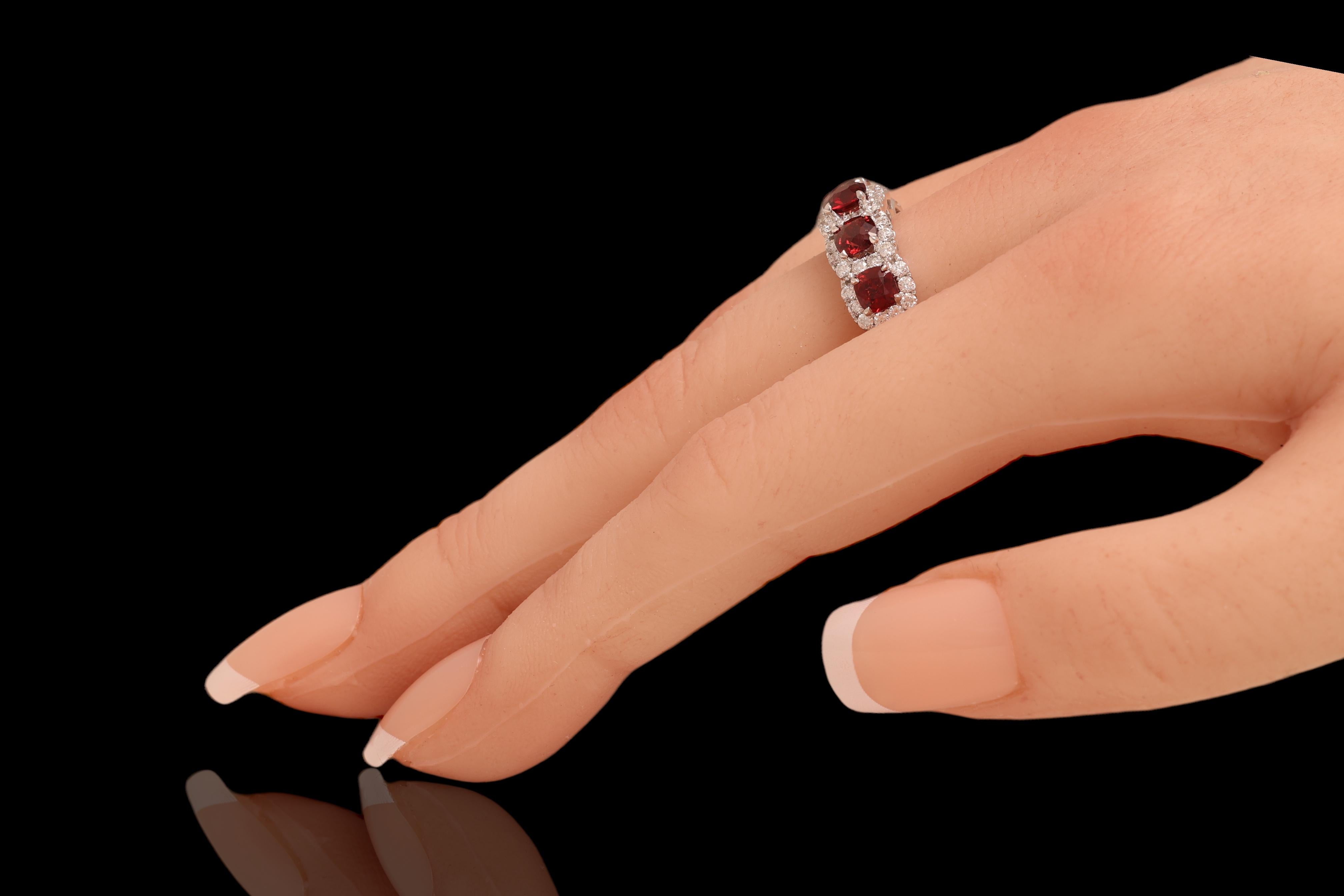 18 kt. Ring mit 5 burmesischen natürlichen NH-Spinell-Edelsteinen im Brillantschliff und Diamanten im Brillantschliff 4