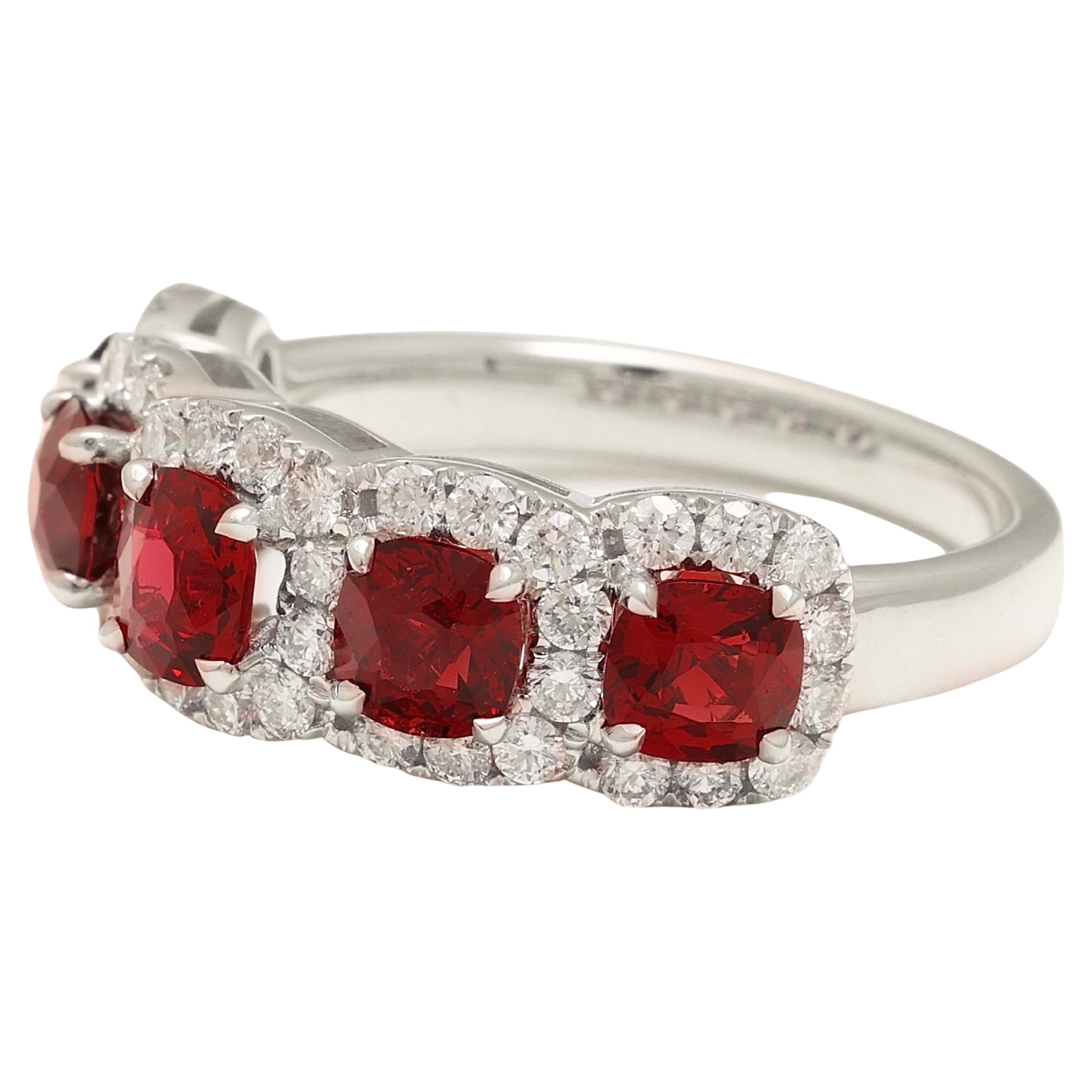 18 kt. Ring mit 5 burmesischen natürlichen NH-Spinell-Edelsteinen im Brillantschliff und Diamanten im Brillantschliff