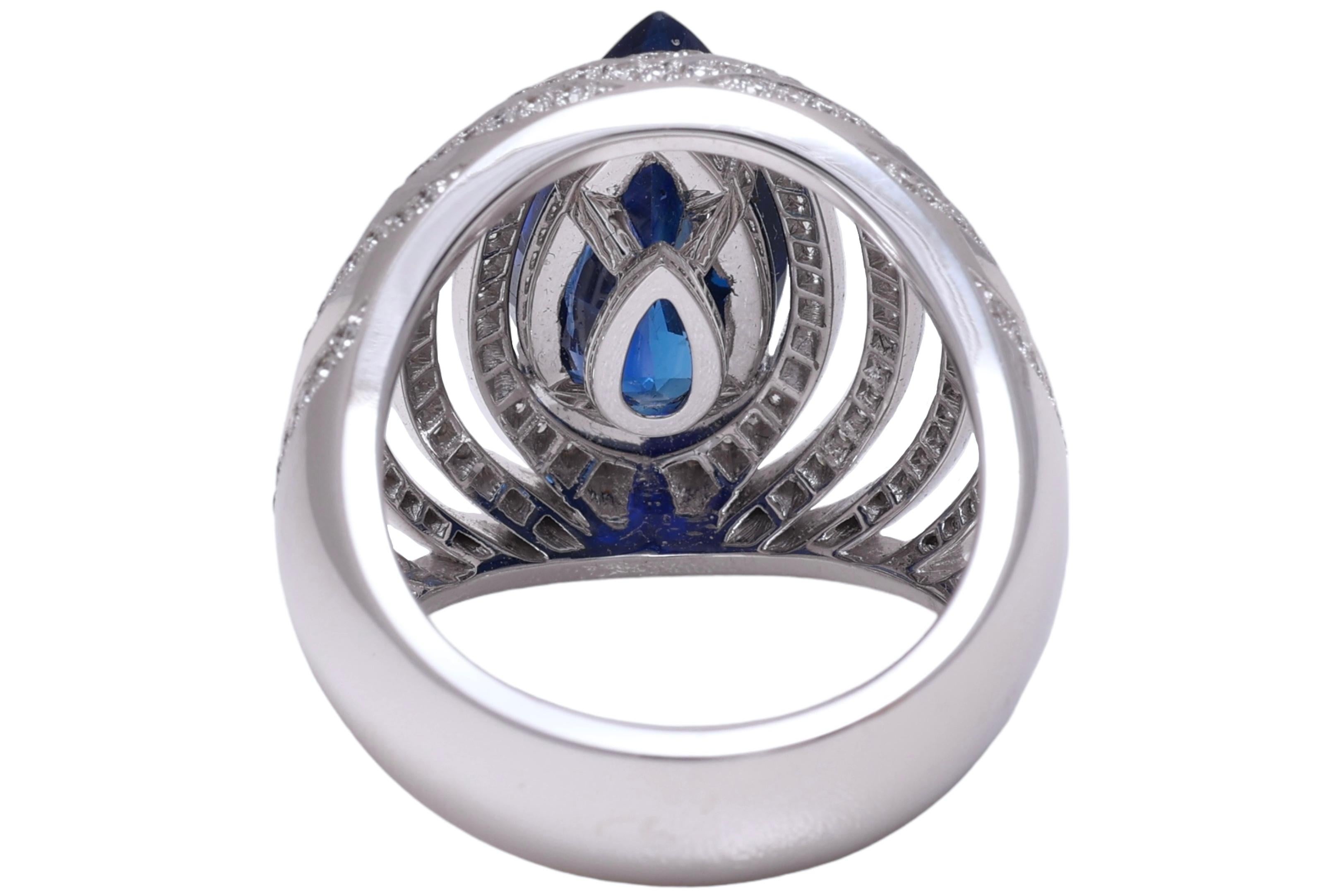 Women's or Men's 18 Kt Ring with 6 Ct No Heat Burmese Sapphire & Diamonds For Sale