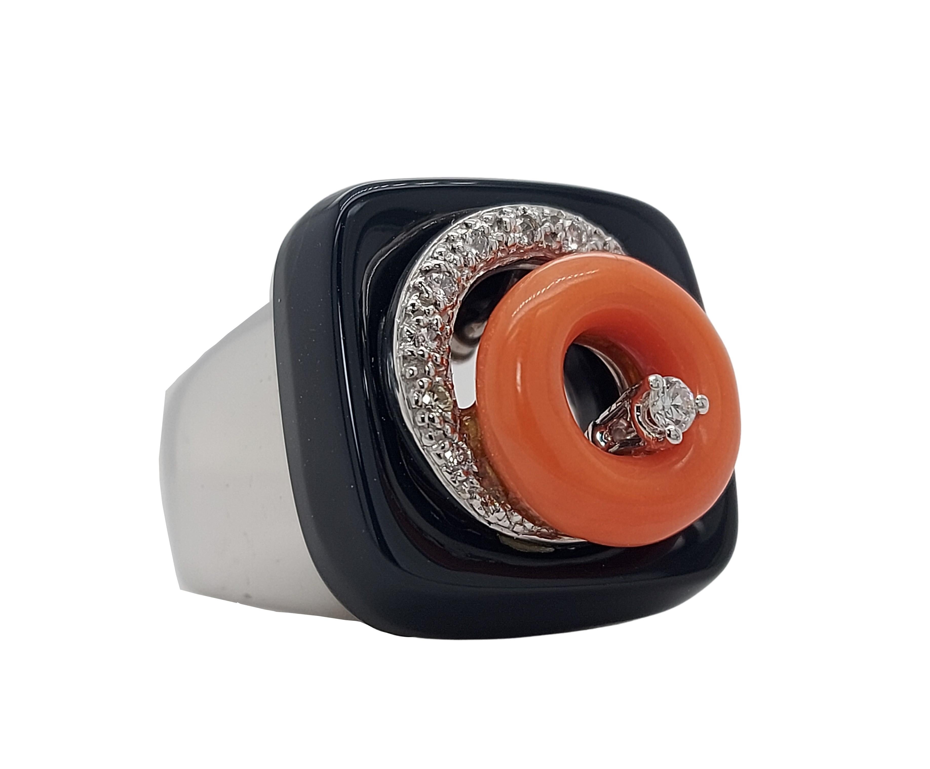 Modern 18 Kt Ring with Diamonds & Onyx For Sale