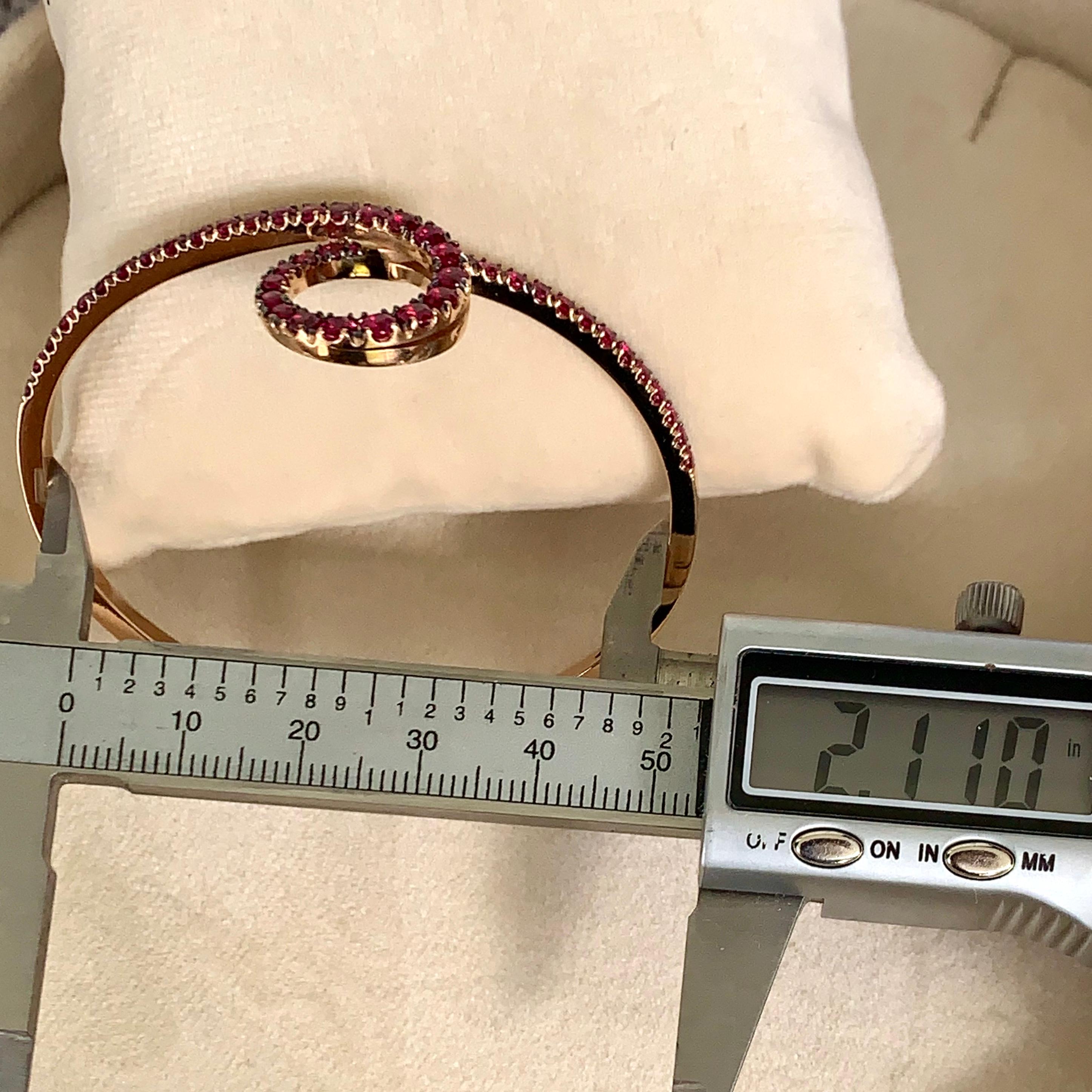 Bracelet manchette en or rose 18 carats avec rubis rouge sang de pigeon de 2,14 carats en vente 10