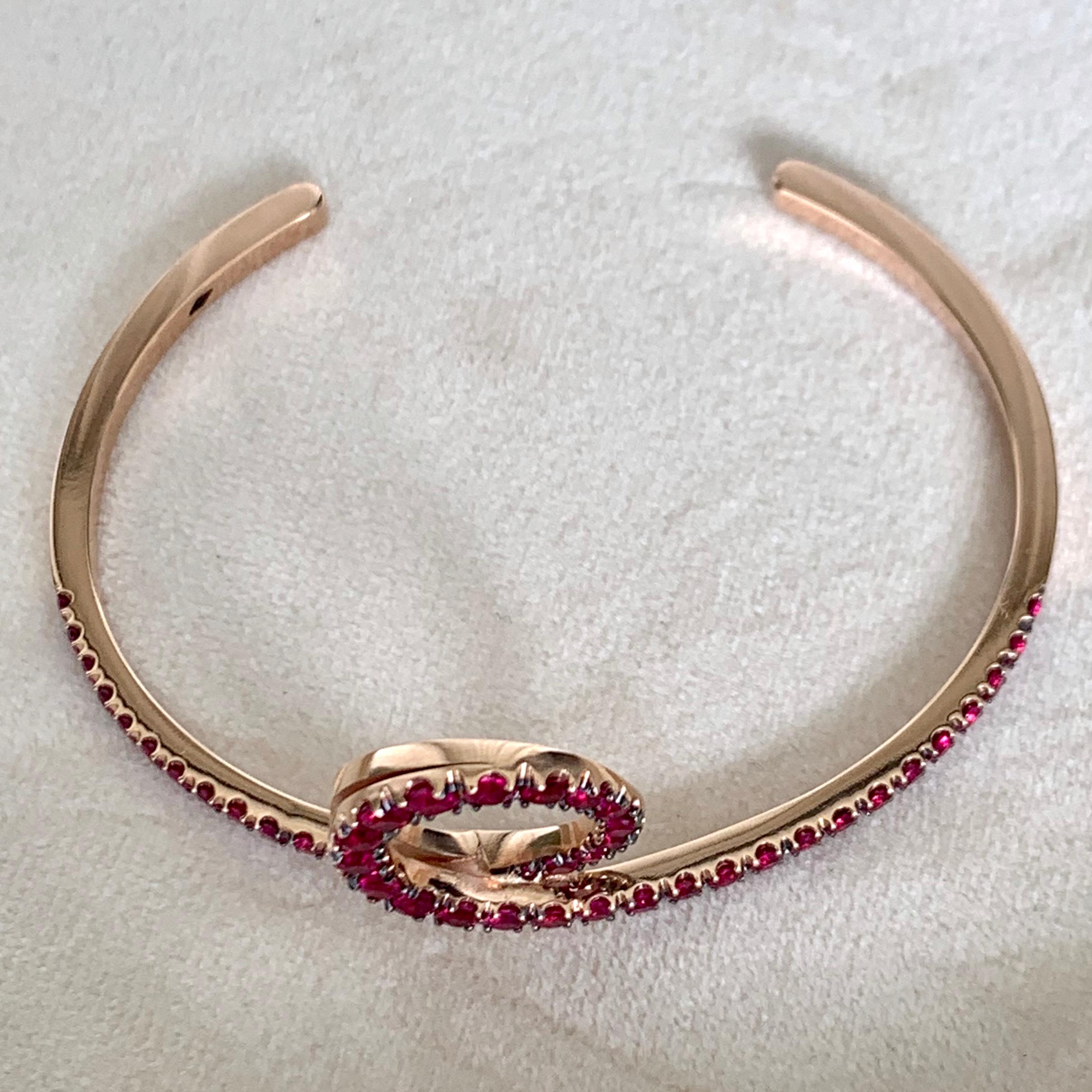 Round Cut 18 Karat Rose Gold 2.14 Carat Pigeon's Blood Red Ruby Cuff Bracelet For Sale