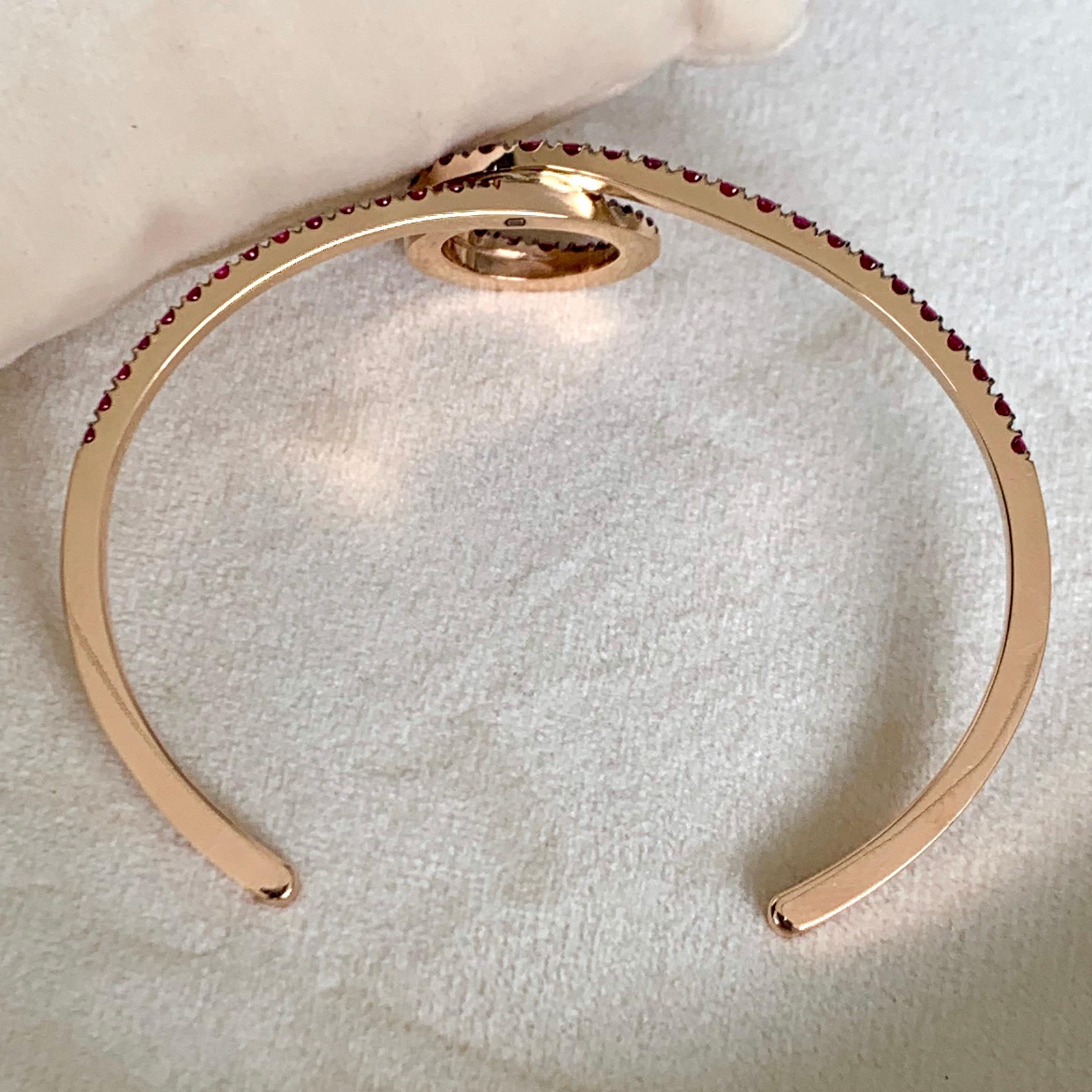 18 Karat Rose Gold 2.14 Carat Pigeon's Blood Red Ruby Cuff Bracelet In New Condition For Sale In Antwerp, BE