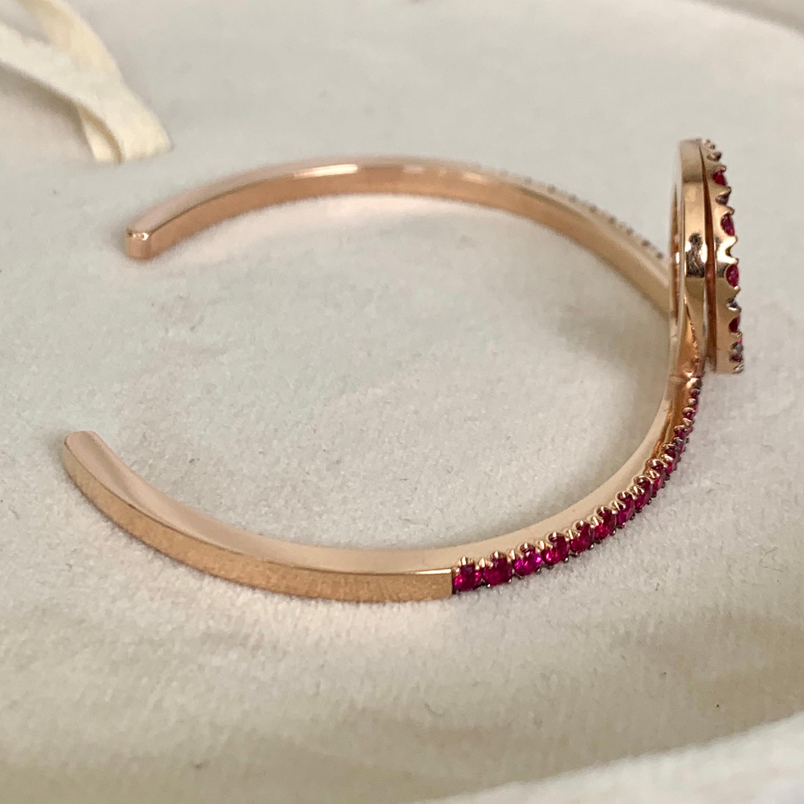 Bracelet manchette en or rose 18 carats avec rubis rouge sang de pigeon de 2,14 carats en vente 3