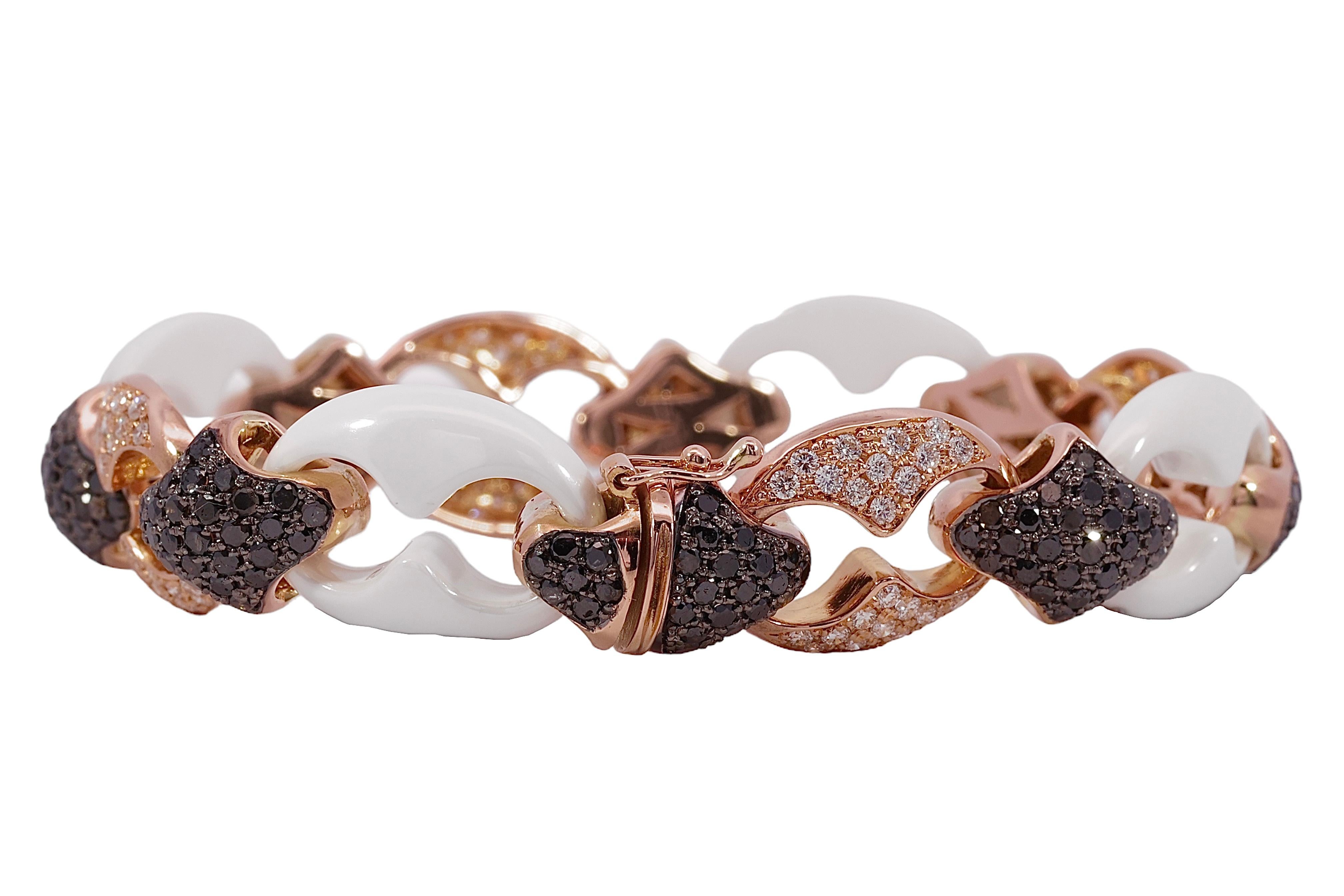 Brilliant Cut 18 kt. Rose Gold & Ceramic Bracelet Set with 6.36 ct. Black and white Diamonds For Sale