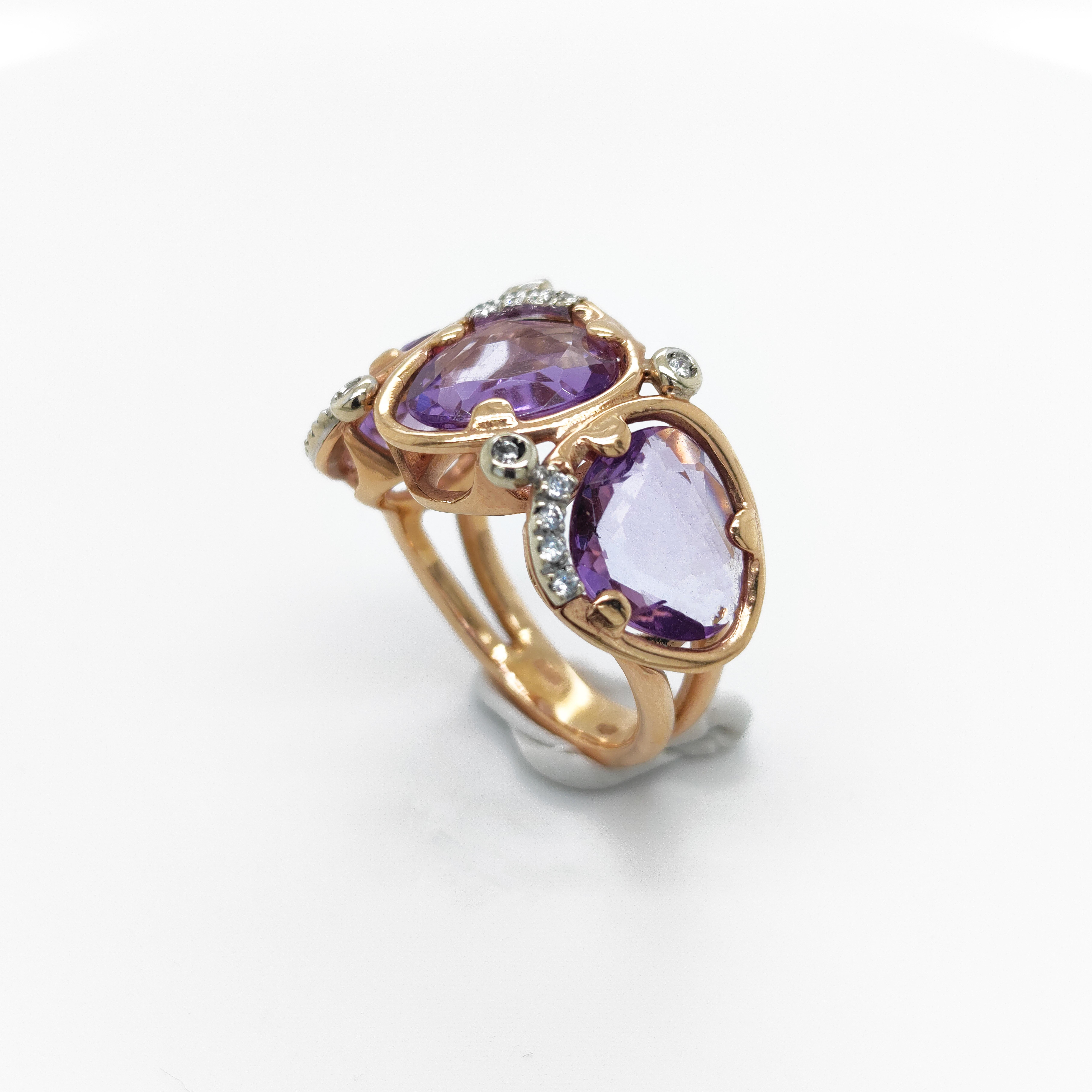Modern 18 kt rose gold Dharma Ring with 3 faceted amethysts & diamonds For Sale