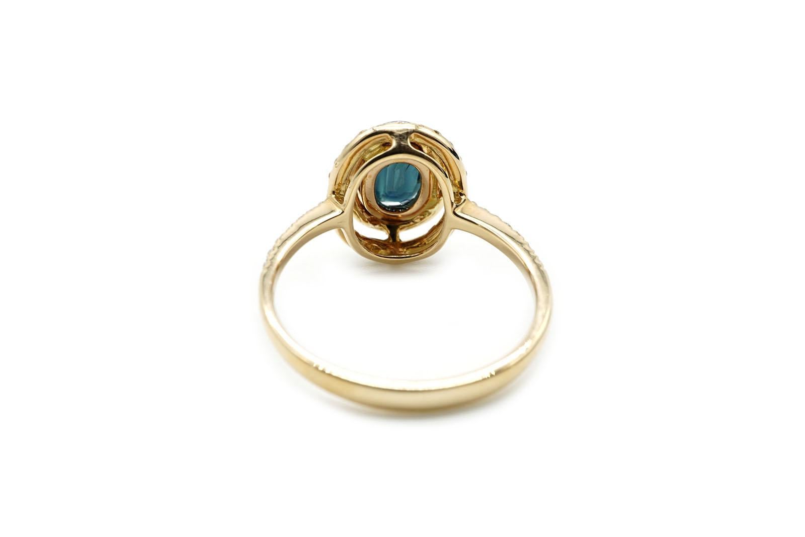 Bague de succession en or rose 18 carats avec saphirs bleus taille ovale et diamants en vente 1