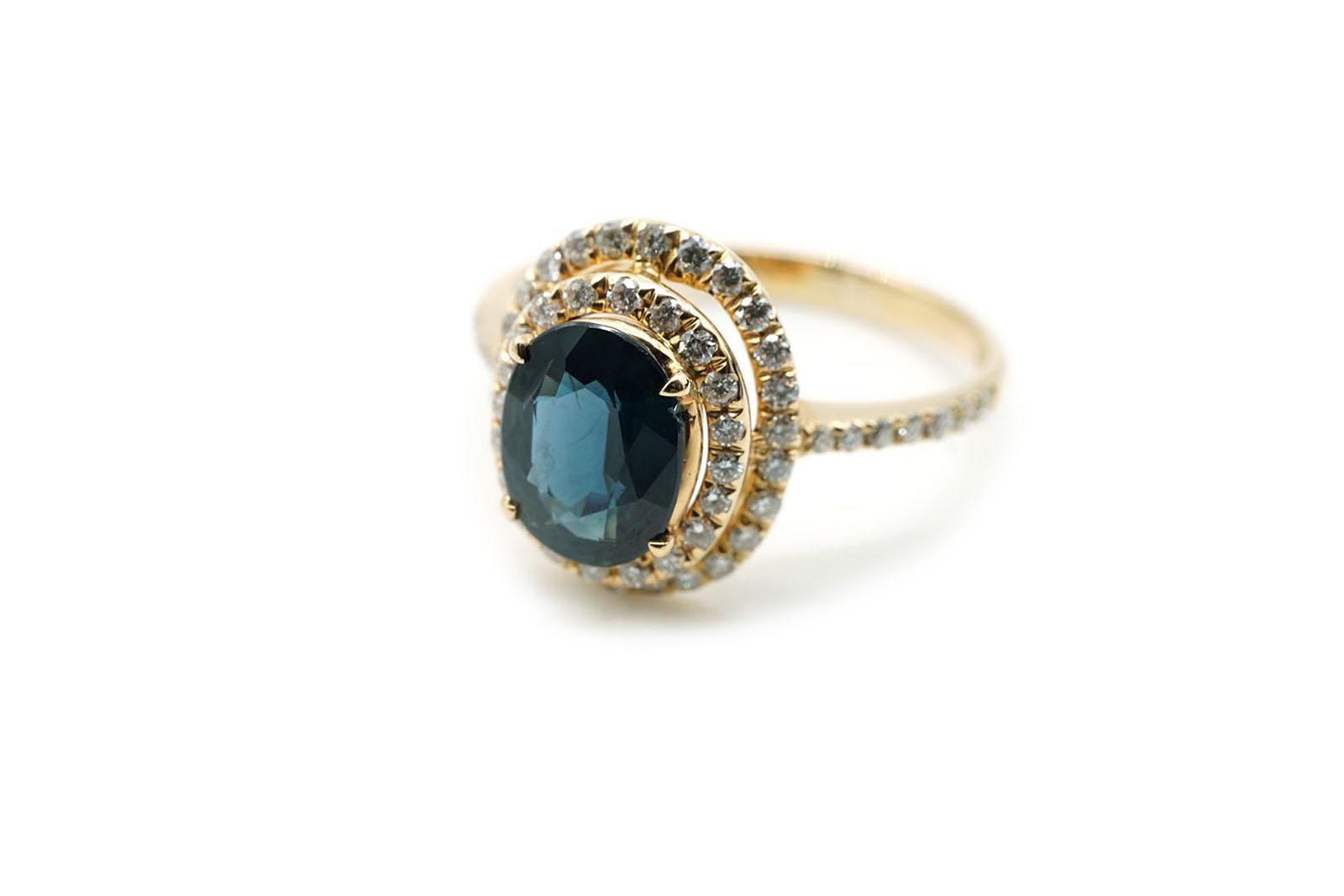 Bague de succession en or rose 18 carats avec saphirs bleus taille ovale et diamants en vente 2