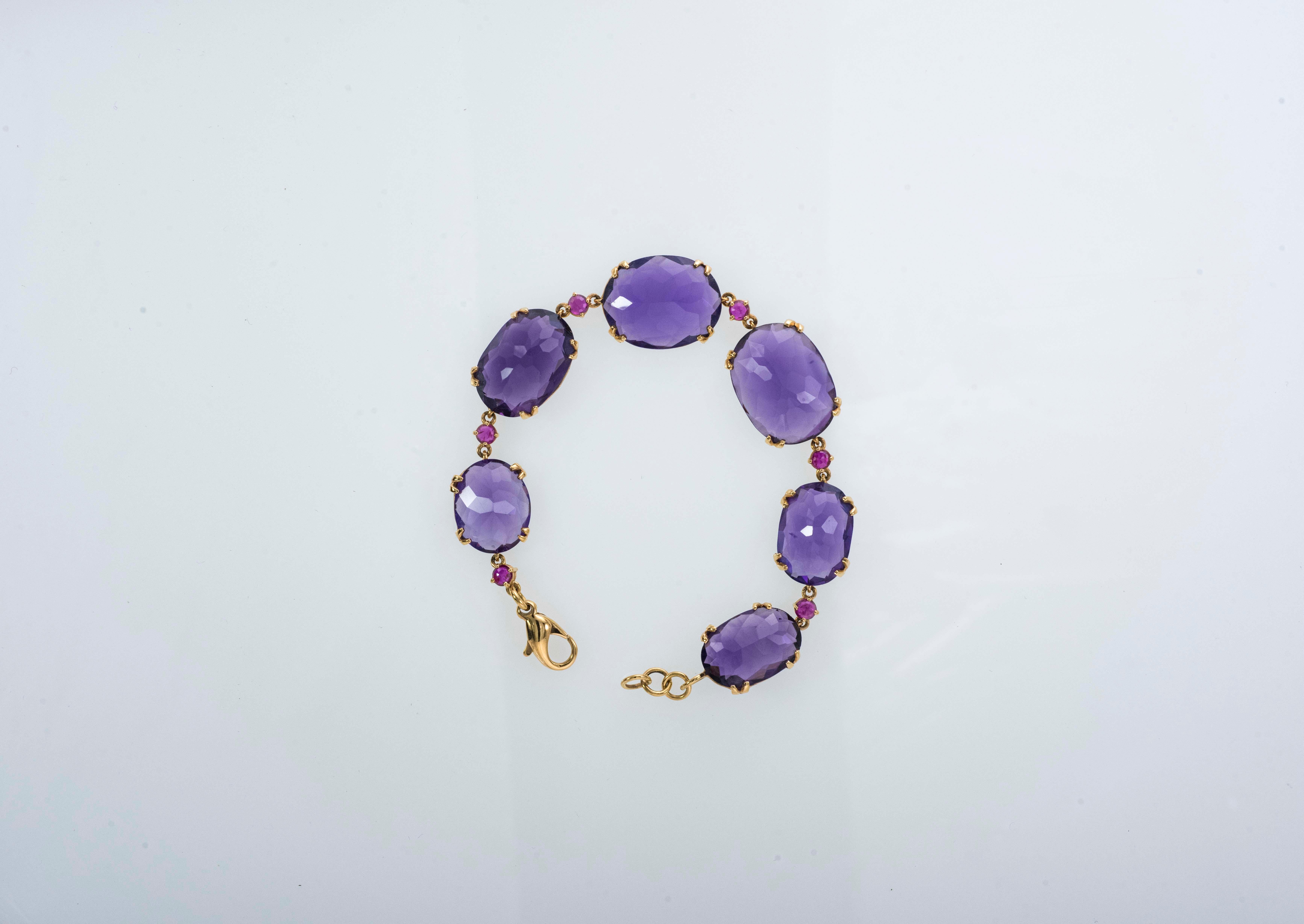 Purple Quartz faceted flat bracelet in 18 Kt rose gold and round brilliant cut Rubies.
Completely handmade in Italy.
All the stones has different shapes from each other and a very intense deep purple color. 
Embellished with six round brilliant cut