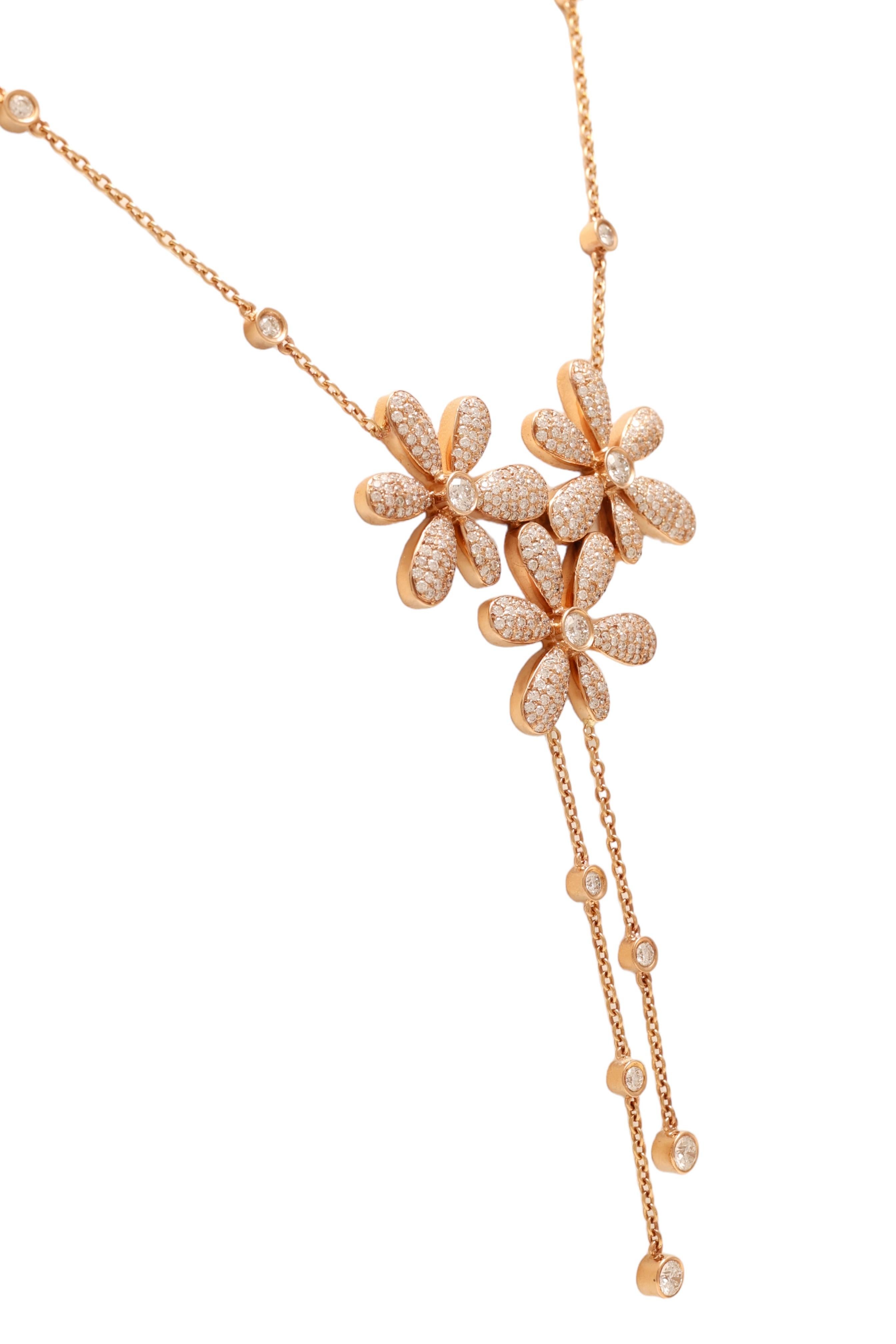 Taille brillant 18 kt. Collier de fleurs et boucles d'oreilles pendantes en or rose avec 4,5 ct. Diamants en vente