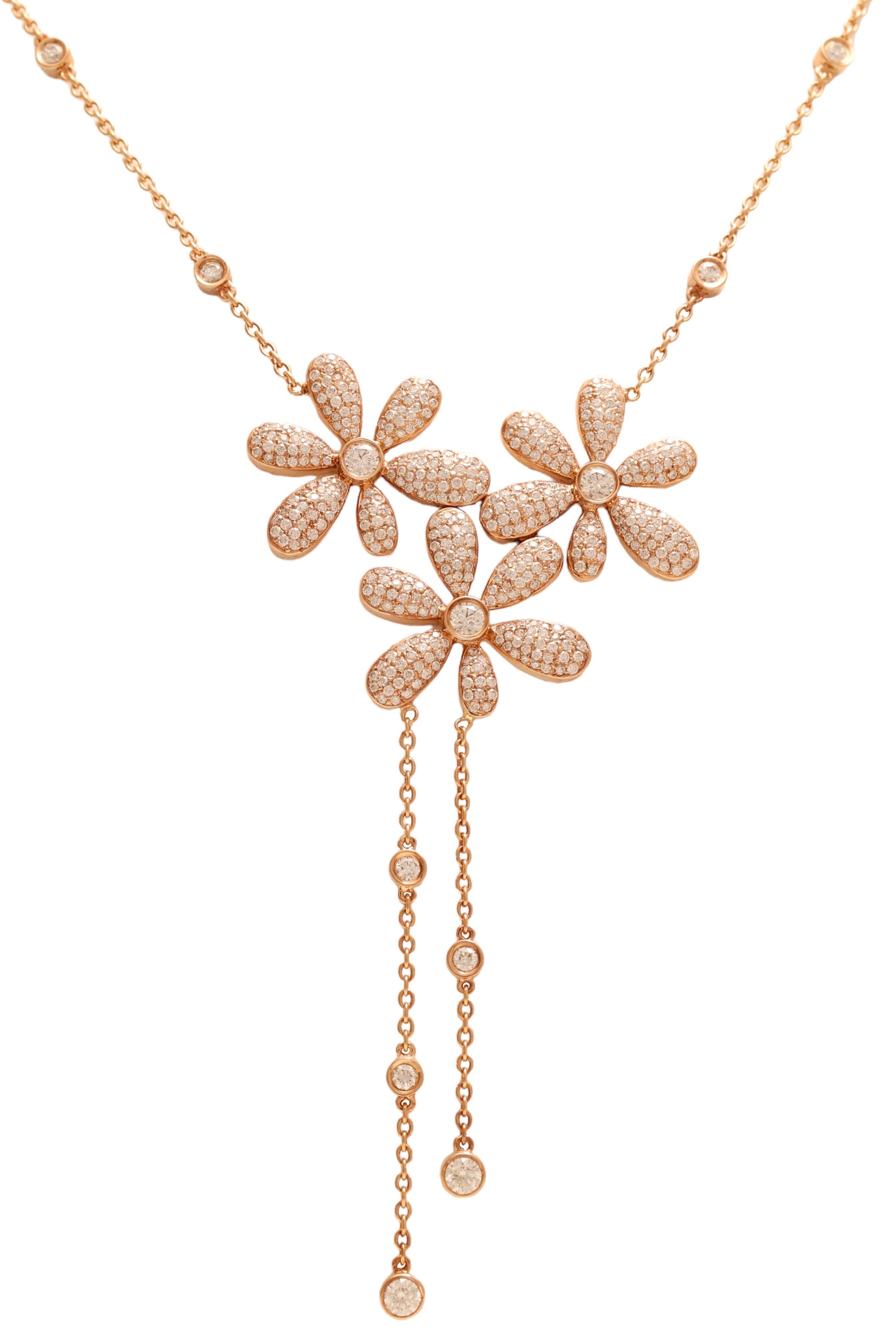 18 kt. Collier de fleurs et boucles d'oreilles pendantes en or rose avec 4,5 ct. Diamants Neuf - En vente à Antwerp, BE