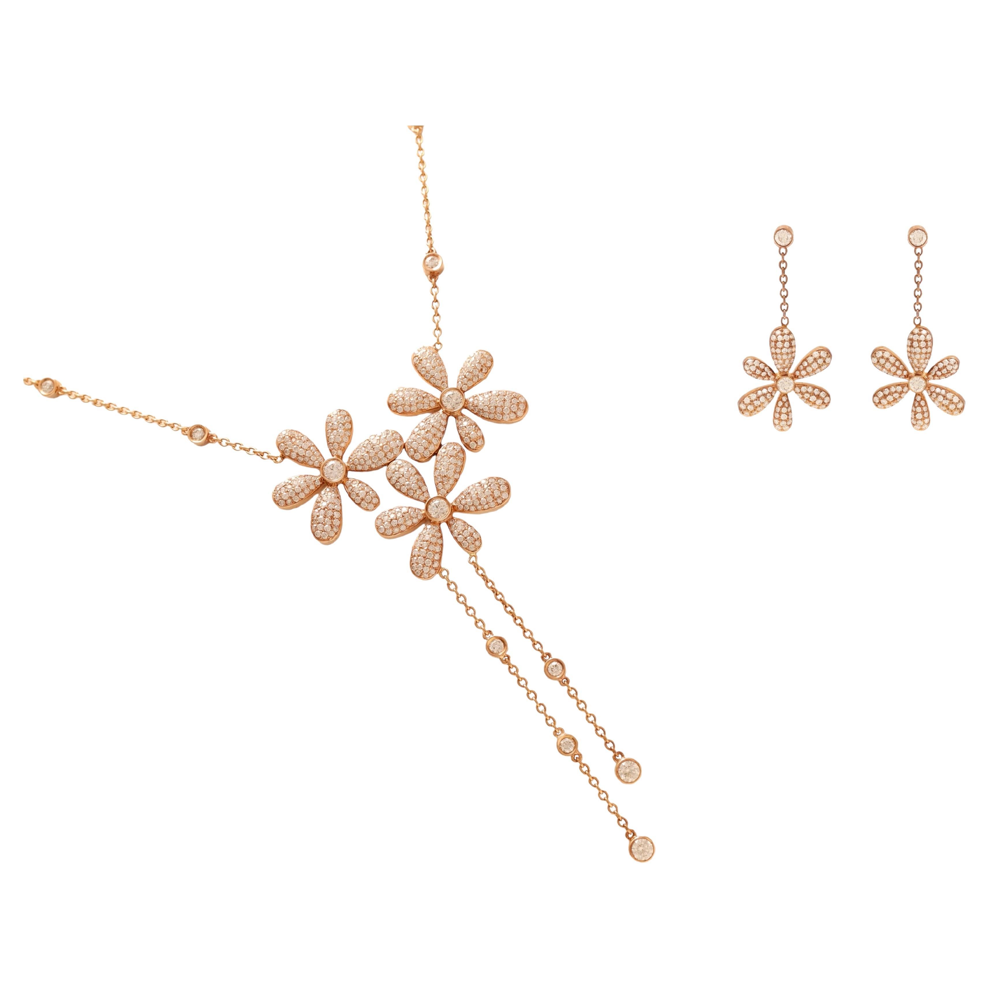 18 kt. Collar de flores y pendientes colgantes de oro rosa con 4,5 ct. Diamantes