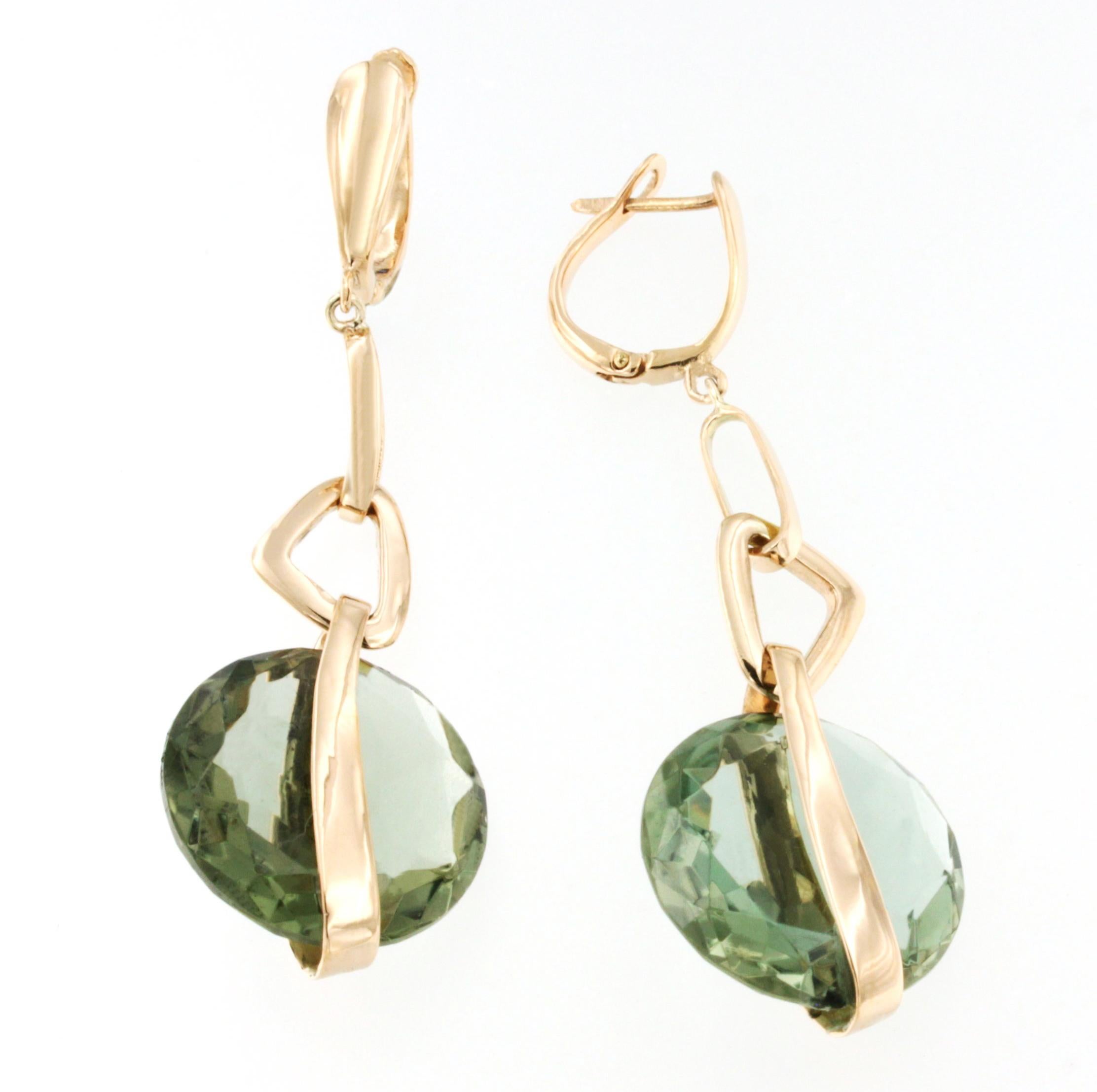 Long Earrings in rose gold 18 Karat with green Quartz (round cut, size: 20 mm)

All Stanoppi Jewelry is new and has never been previously owned or worn. Each item will arrive at your door beautifully gift wrapped in Stanoppi  boxes, put inside an