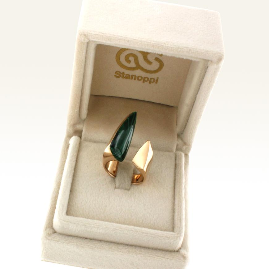 Women's or Men's 18 Karat Rose Gold with Malachite Ring For Sale