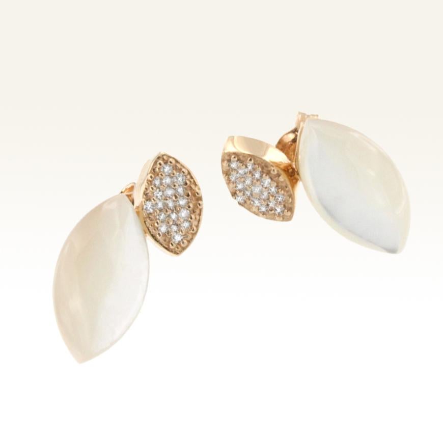 Moderne Ohrringe aus 18 Karat Roségold mit Perlmutt im Marquiseschliff (Größe Stein: 8x16 mm, H 5 mm) und weißem Diamant ct 0,20 VS Farbe G/H. 
Diese Ohrringe sind Teil der Kollektion 