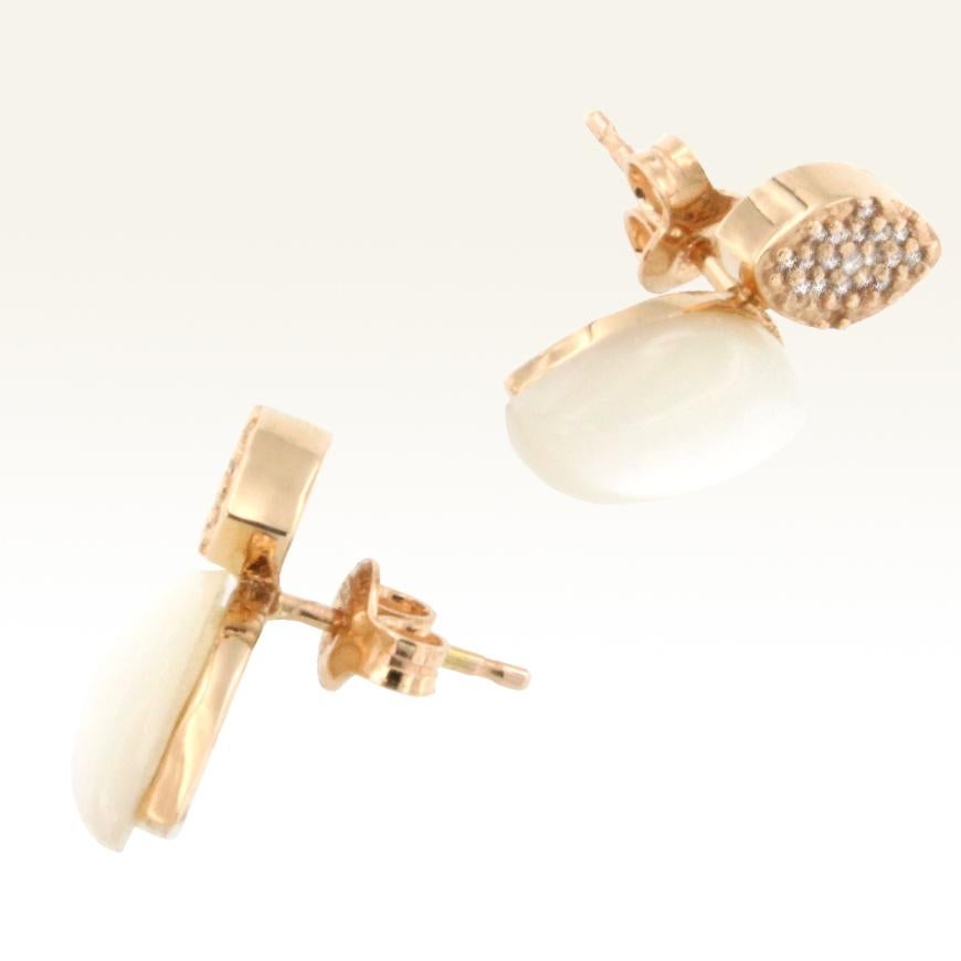 Ohrringe aus 18 Karat Roségold mit Perlmutt und weißen Diamanten (Moderne) im Angebot
