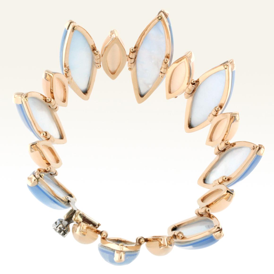 Armband aus 18 Karat Gold mit blauem Topas aus Perlmutt und weißen Diamanten (Moderne) im Angebot